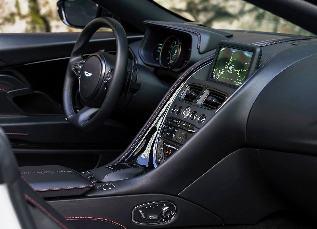 ASTON MARTIN DB11 VOLANTE, foto 172