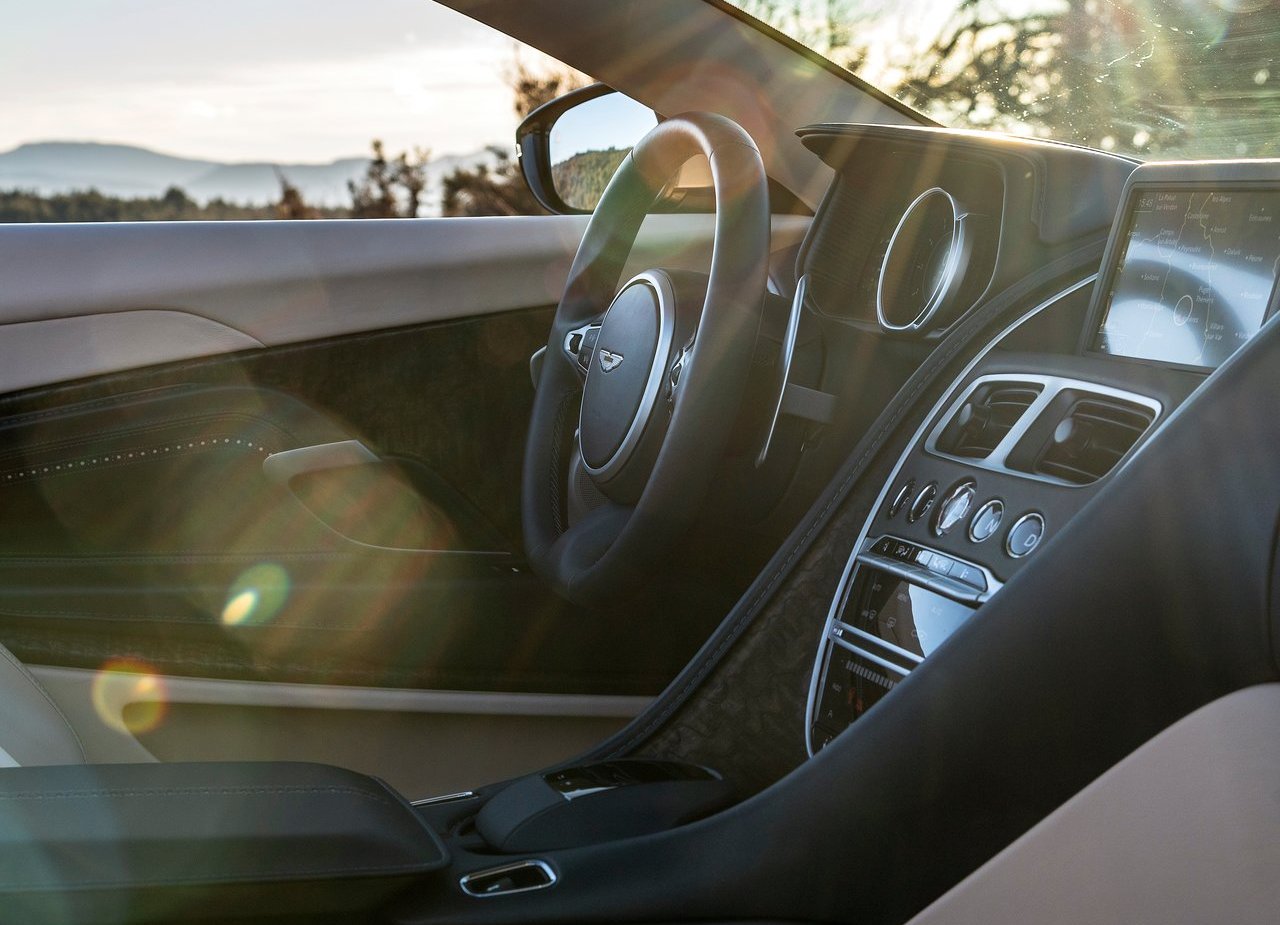 ASTON MARTIN DB11 VOLANTE, foto 173