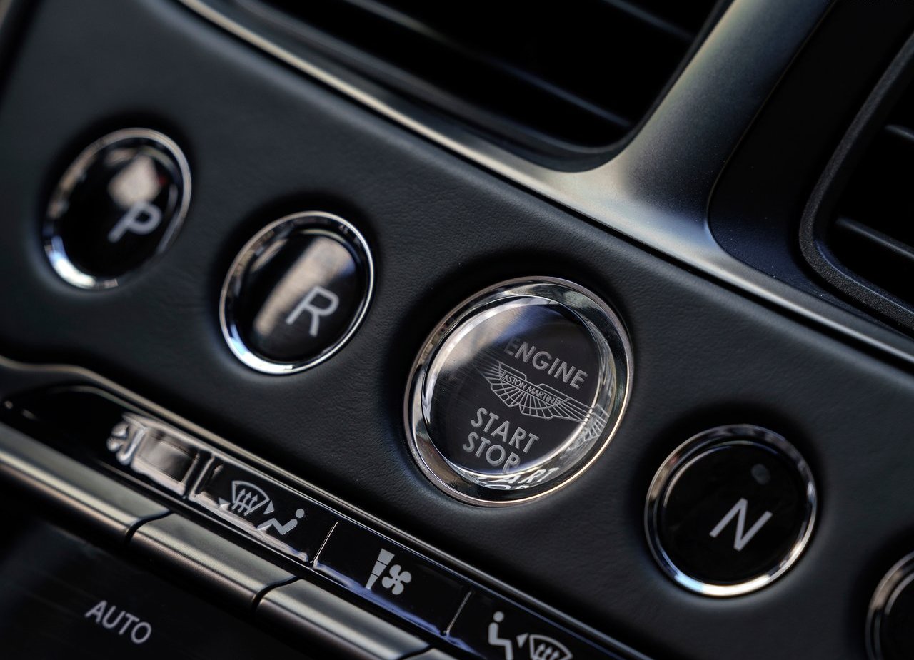 ASTON MARTIN DB11 VOLANTE, foto 180