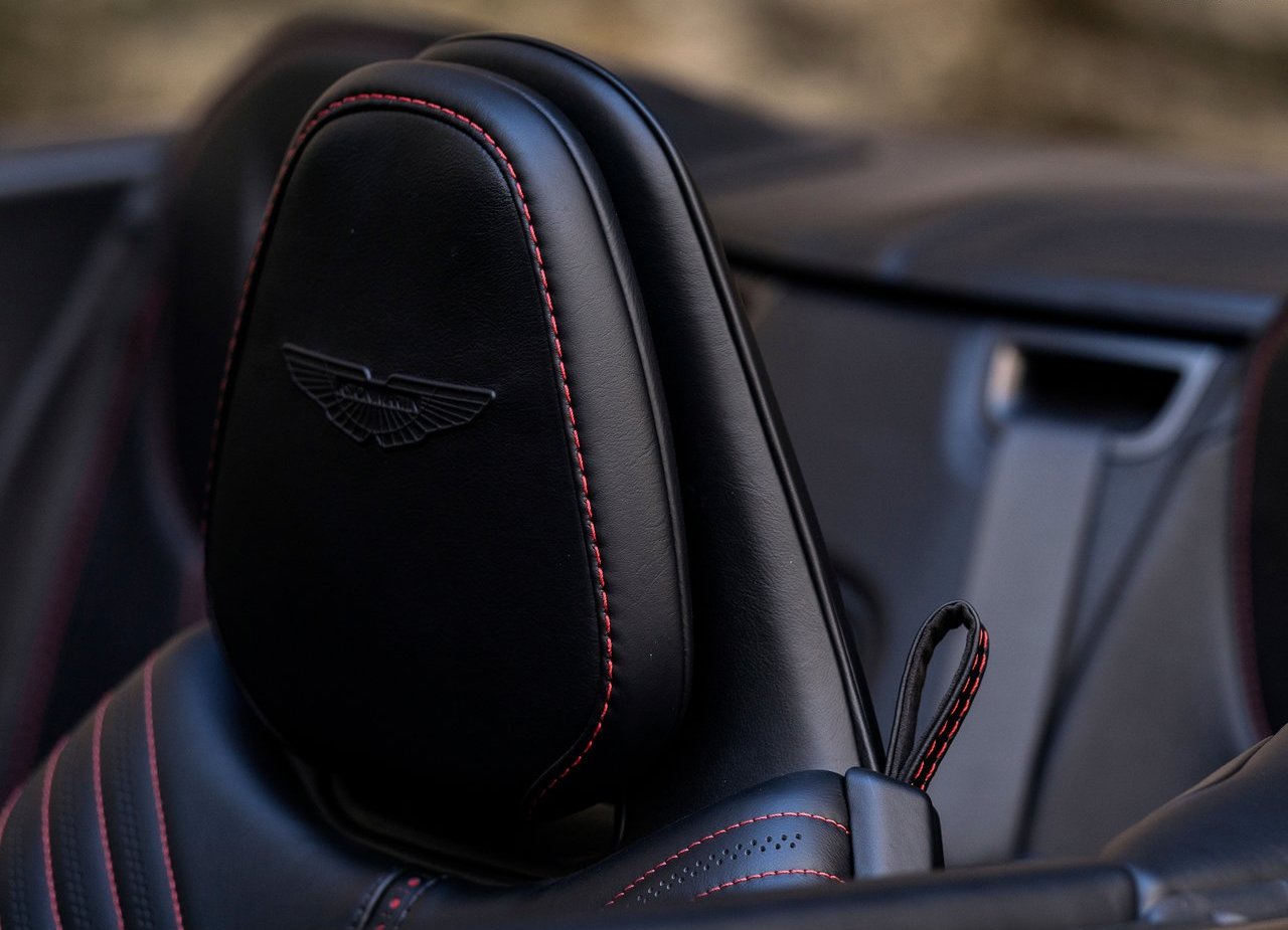 ASTON MARTIN DB11 VOLANTE, foto 193