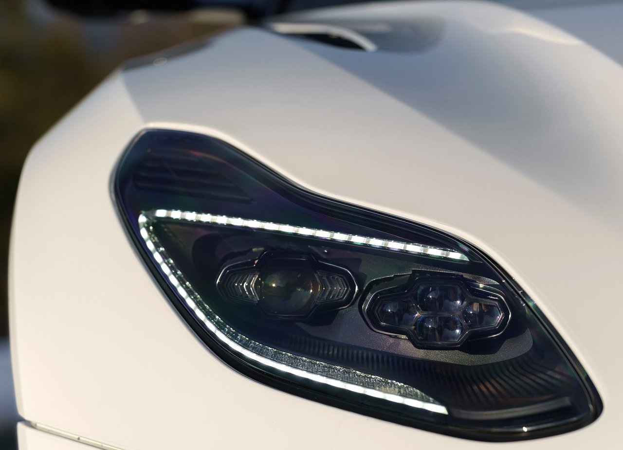 ASTON MARTIN DB11 VOLANTE, foto 211