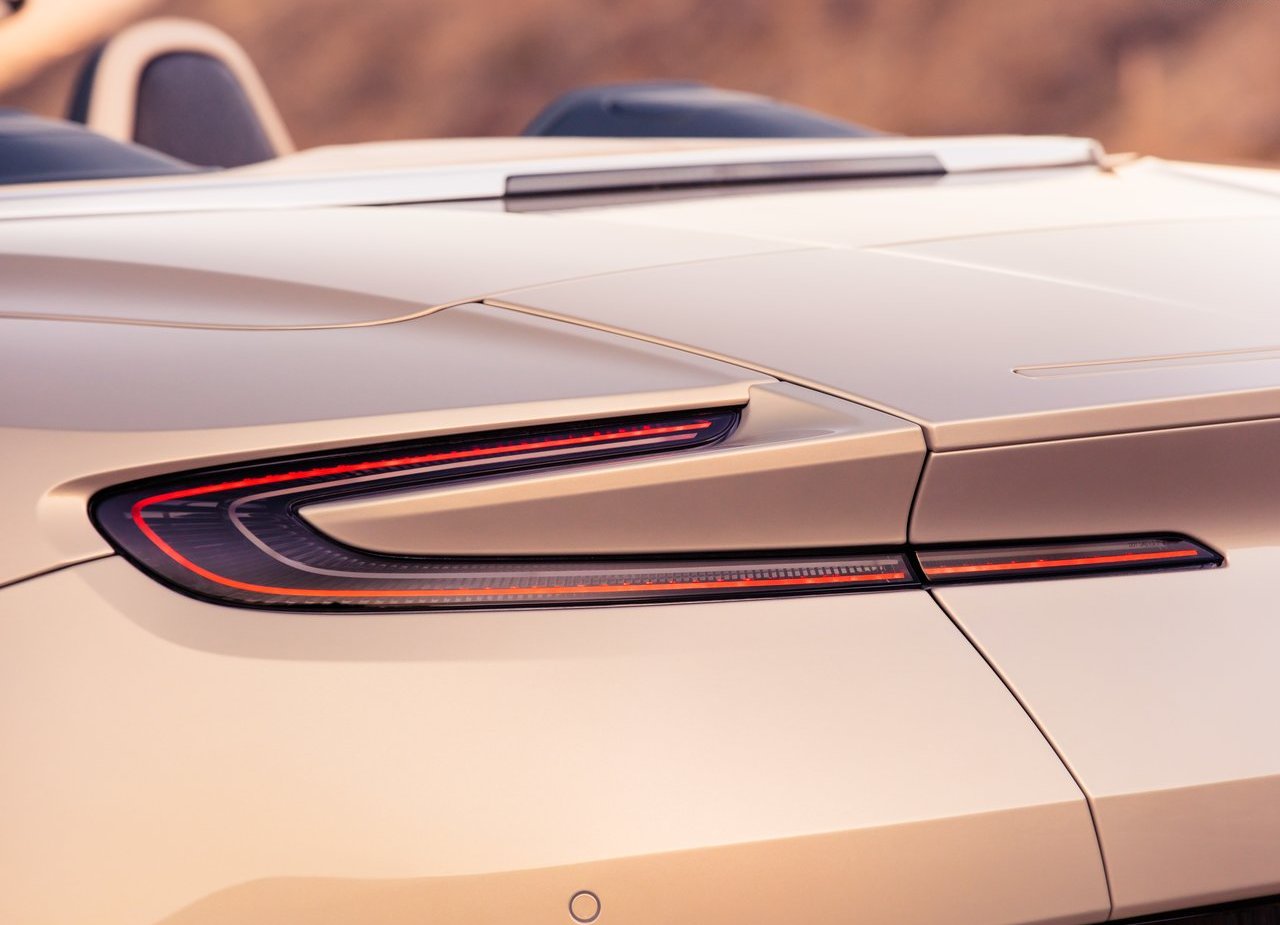 ASTON MARTIN DB11 VOLANTE, foto 217