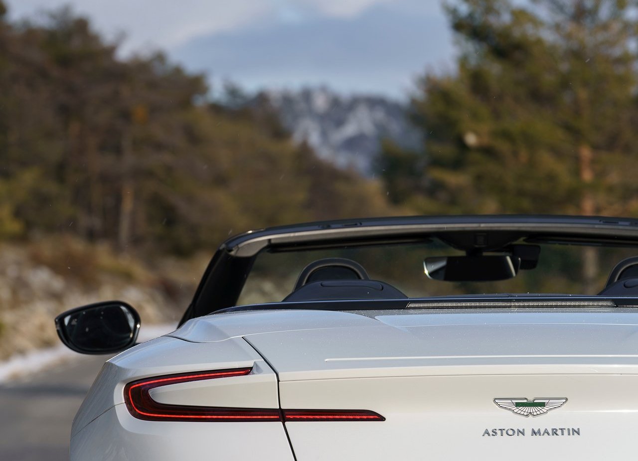 ASTON MARTIN DB11 VOLANTE, foto 218