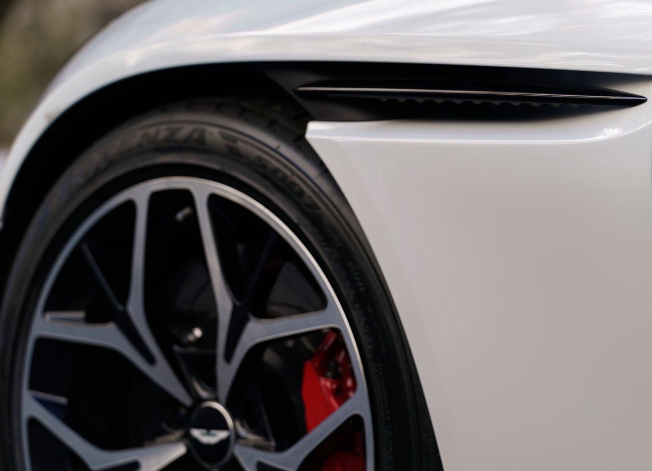 ASTON MARTIN DB11 VOLANTE, foto 228