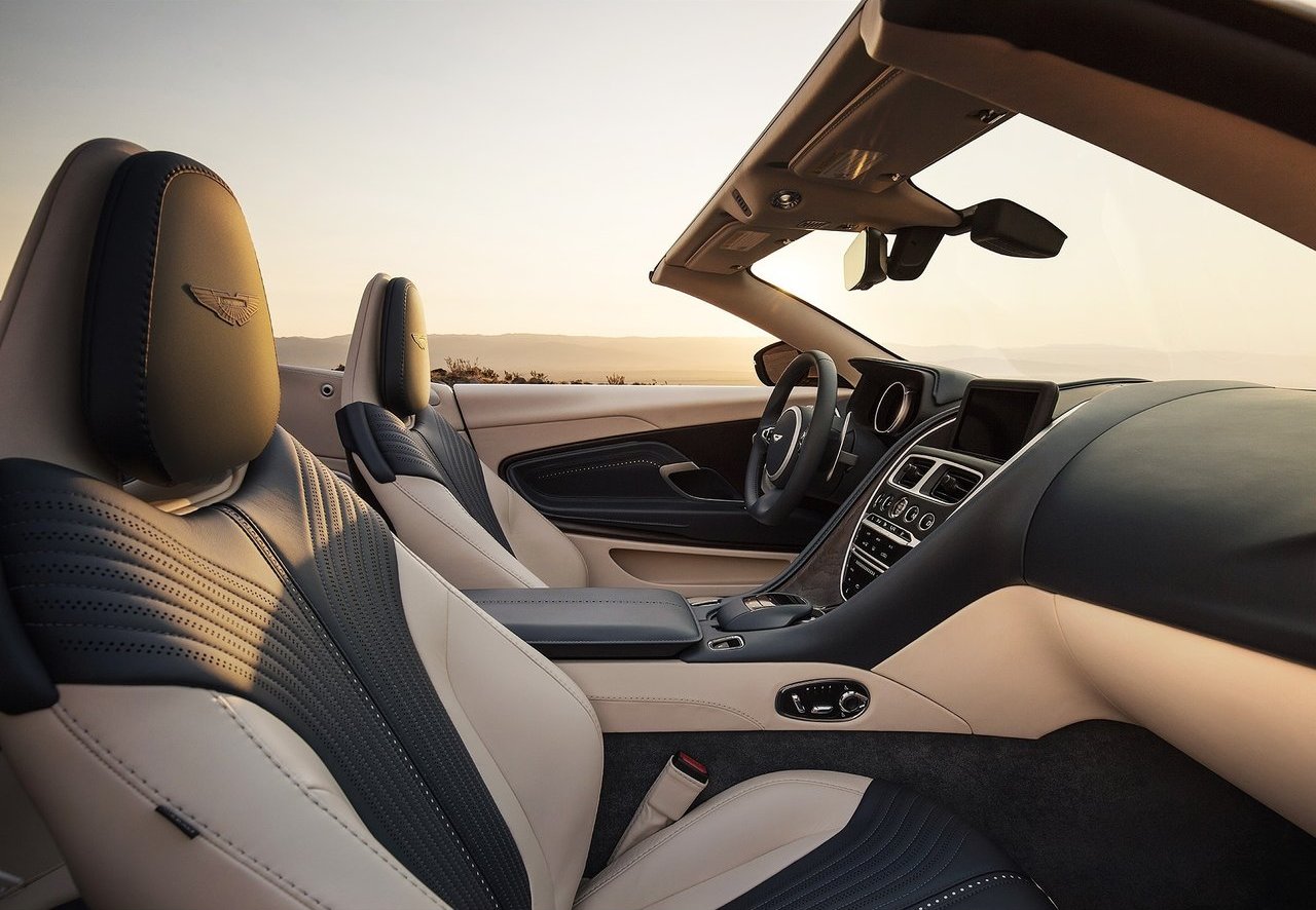 ASTON MARTIN DB11 VOLANTE, foto 247