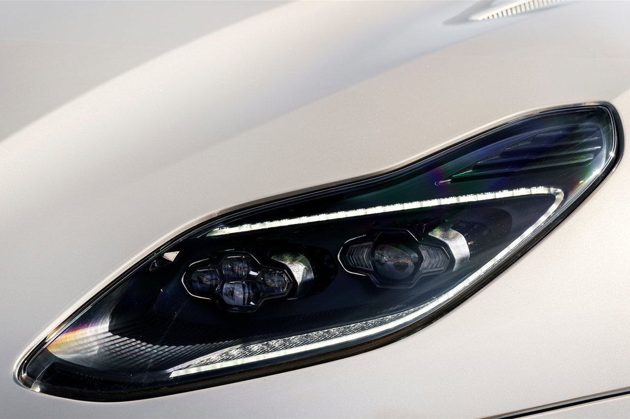 ASTON MARTIN DB11 VOLANTE, foto 253
