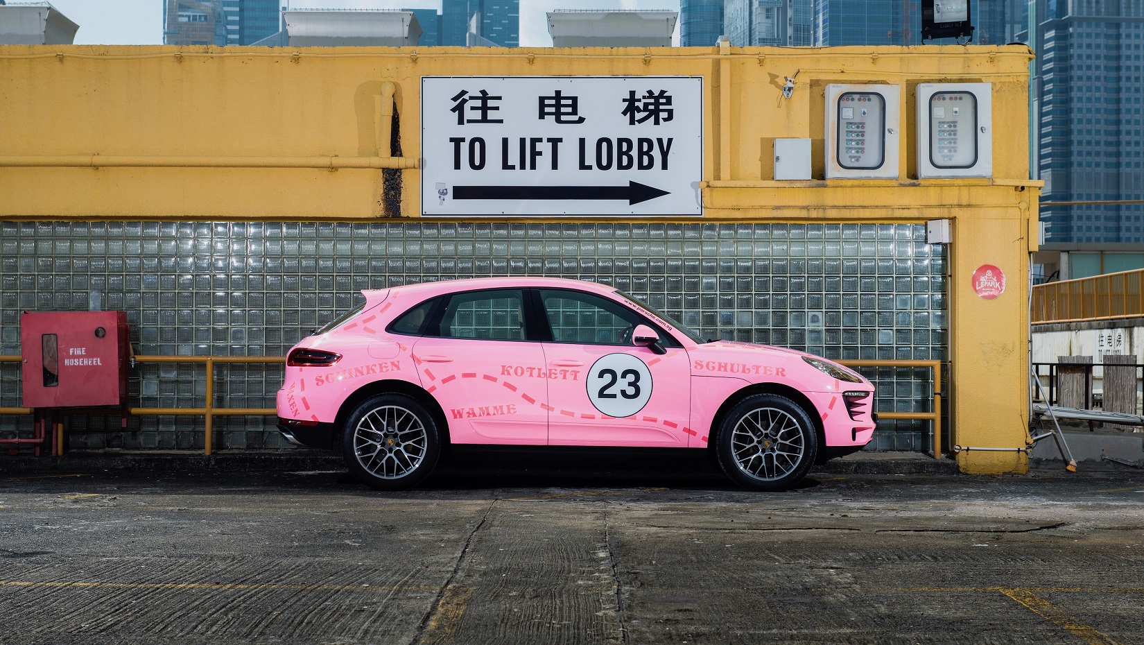 2017 - PORSCHE MACAN MOTORSPORTS LEGENDS, foto 4