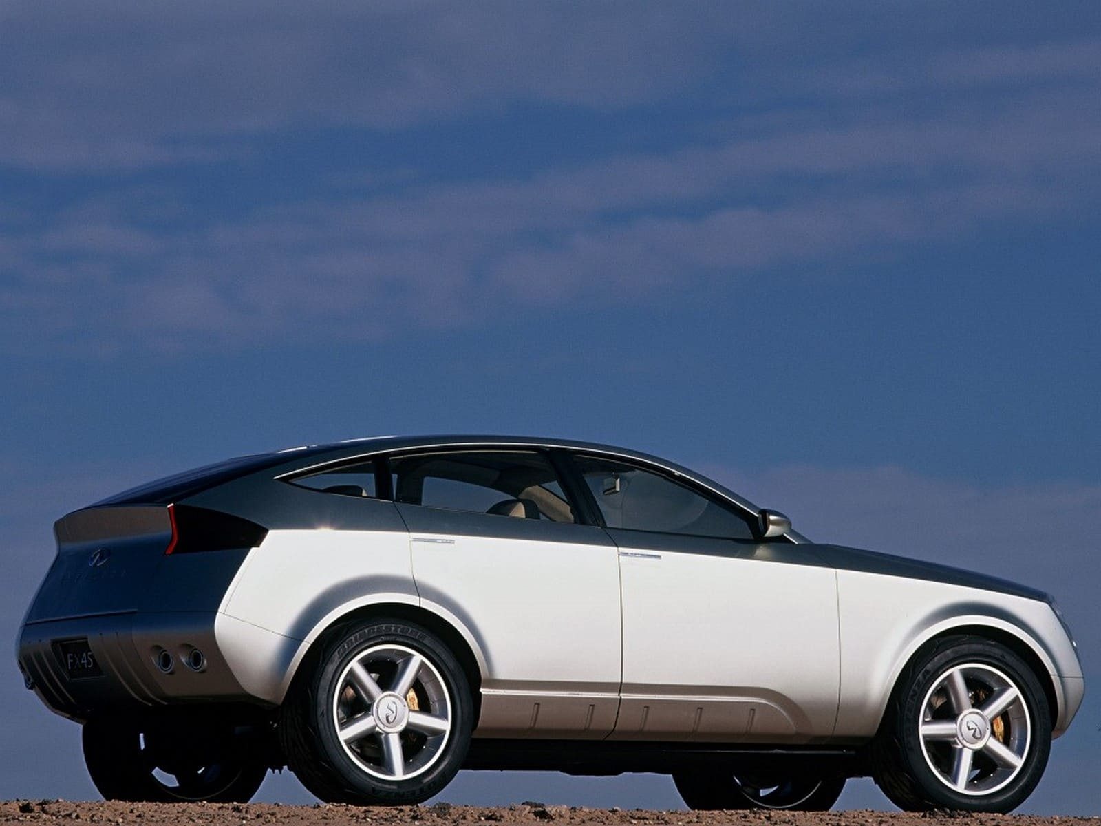 2001 - INFINITI FX45 CONCEPT, foto 3