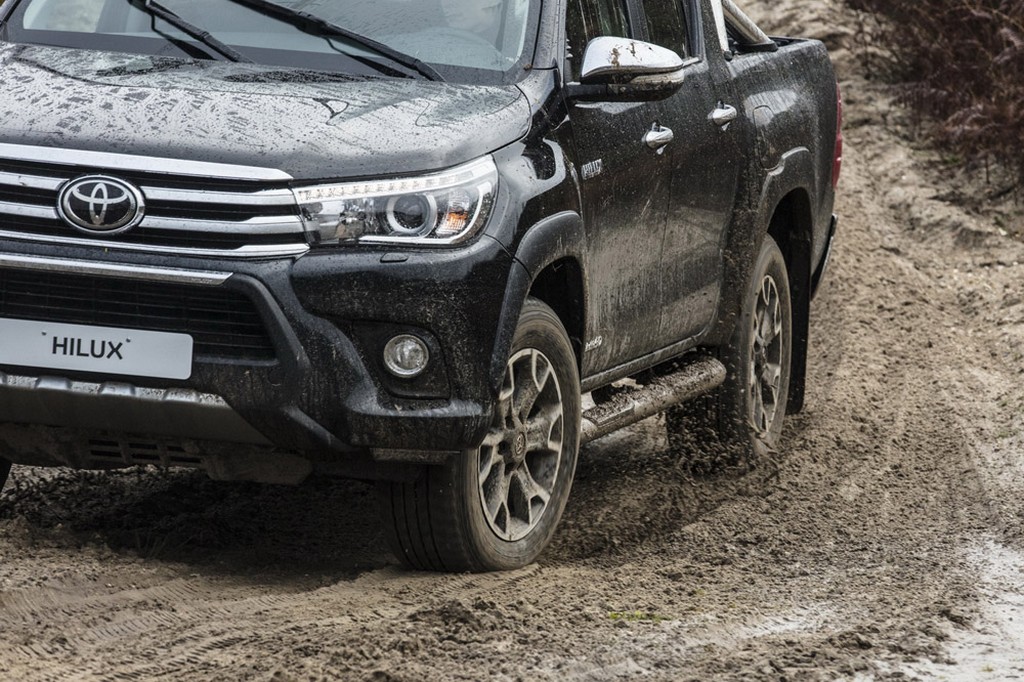 2018 - TOYOTA HILUX INVINCIBLE 50 'CHROME EDITION', foto 3