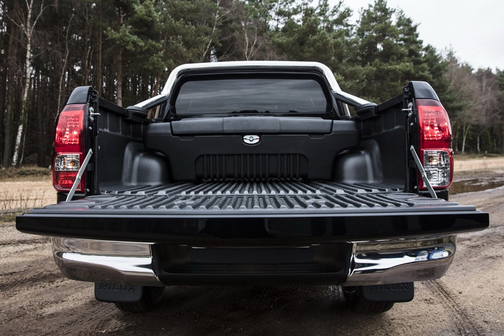 2018 - TOYOTA HILUX INVINCIBLE 50 'CHROME EDITION', foto 6
