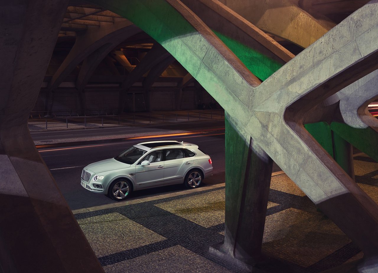 BENTLEY BENTAYGA HYBRID, foto 10