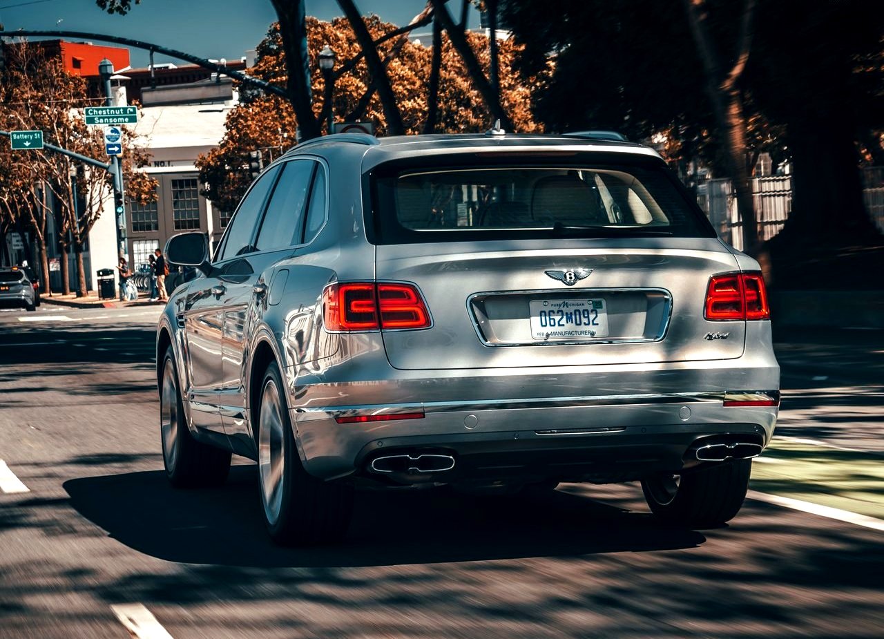 BENTLEY BENTAYGA HYBRID, foto 36