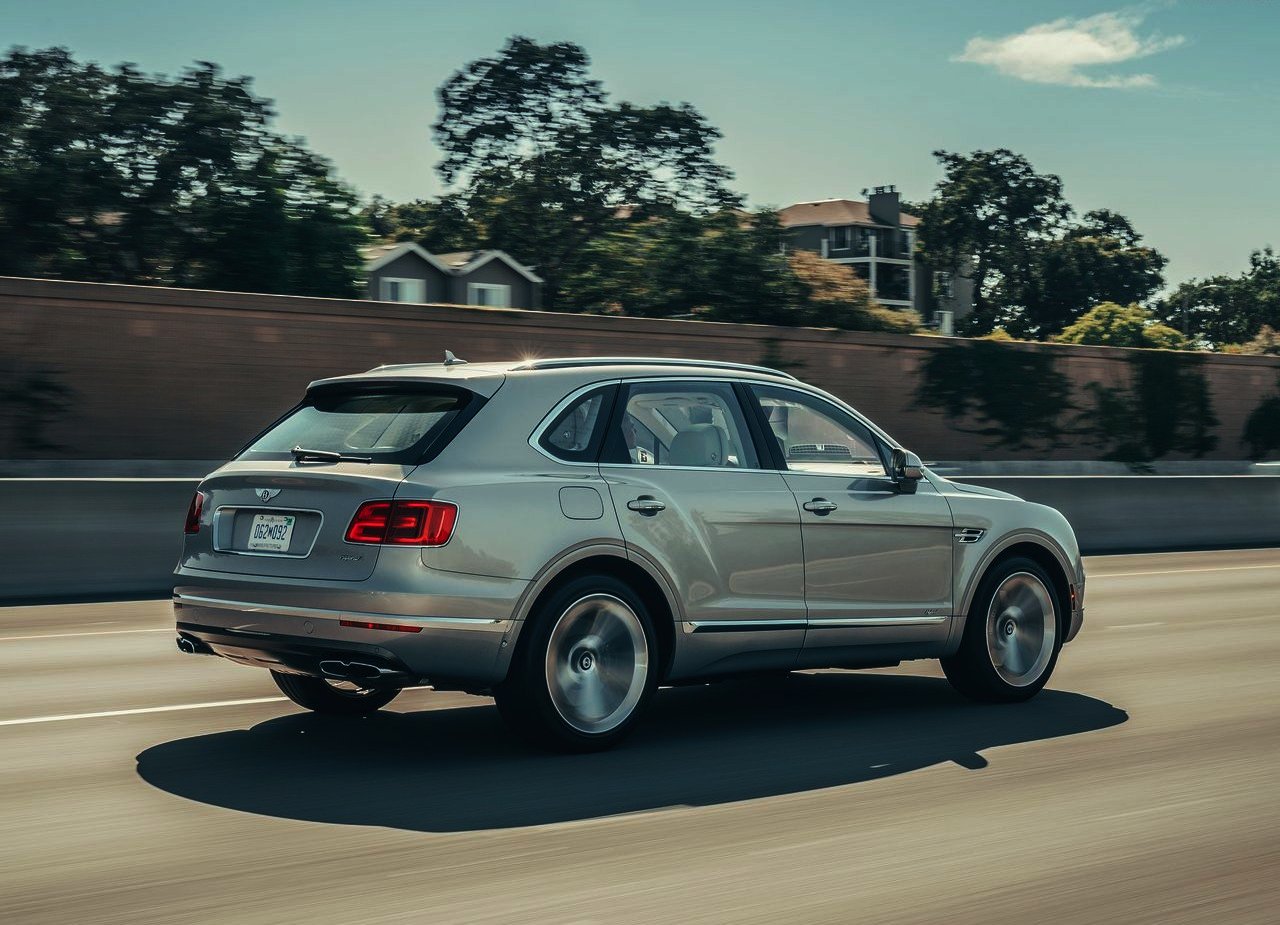BENTLEY BENTAYGA HYBRID, foto 38