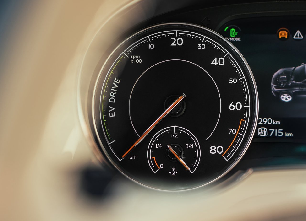 BENTLEY BENTAYGA HYBRID, foto 48