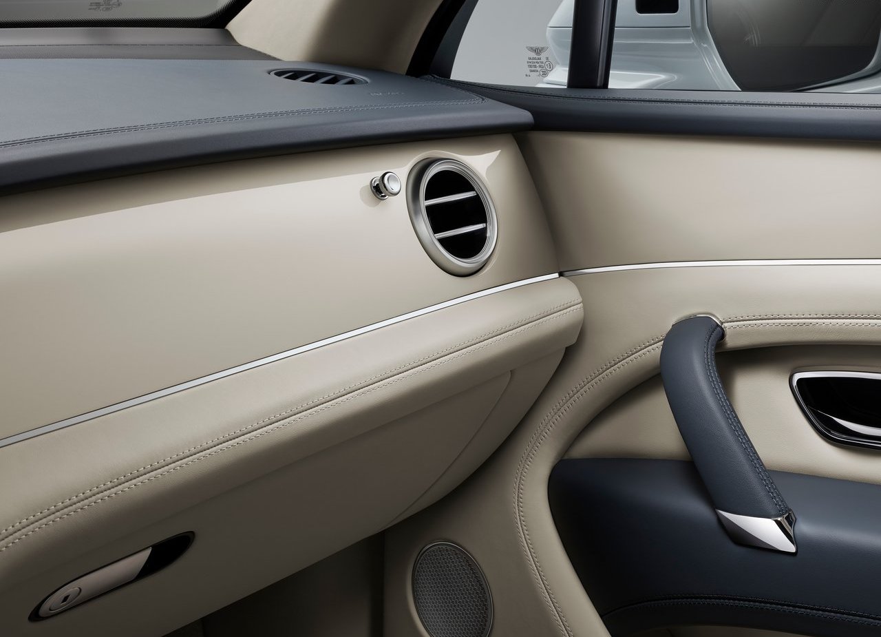 BENTLEY BENTAYGA HYBRID, foto 56