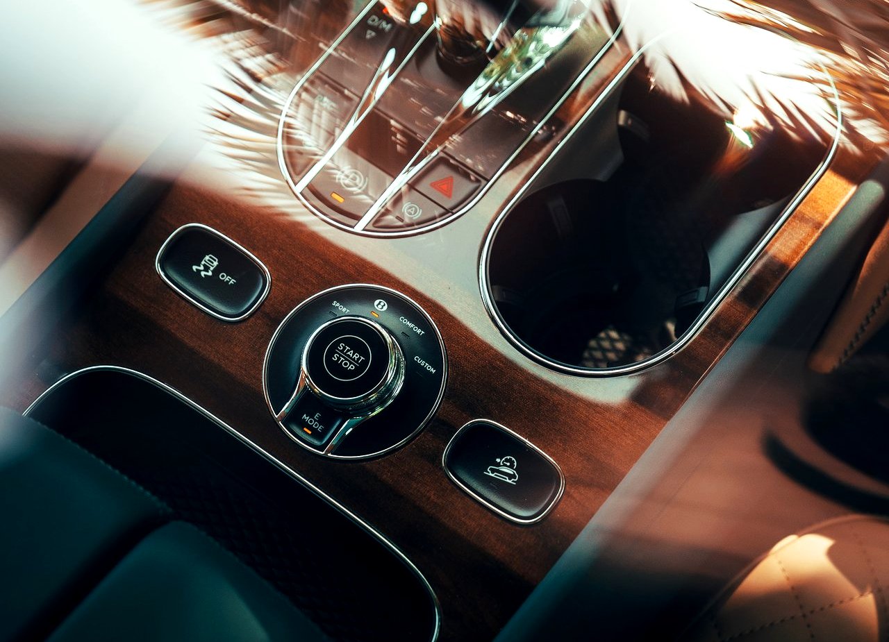 BENTLEY BENTAYGA HYBRID, foto 57