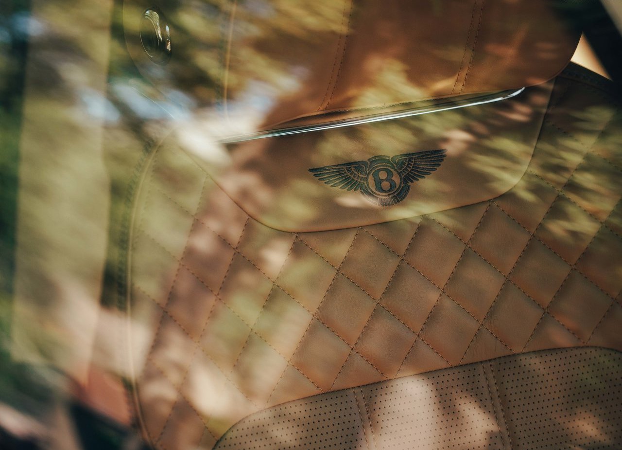 BENTLEY BENTAYGA HYBRID, foto 58
