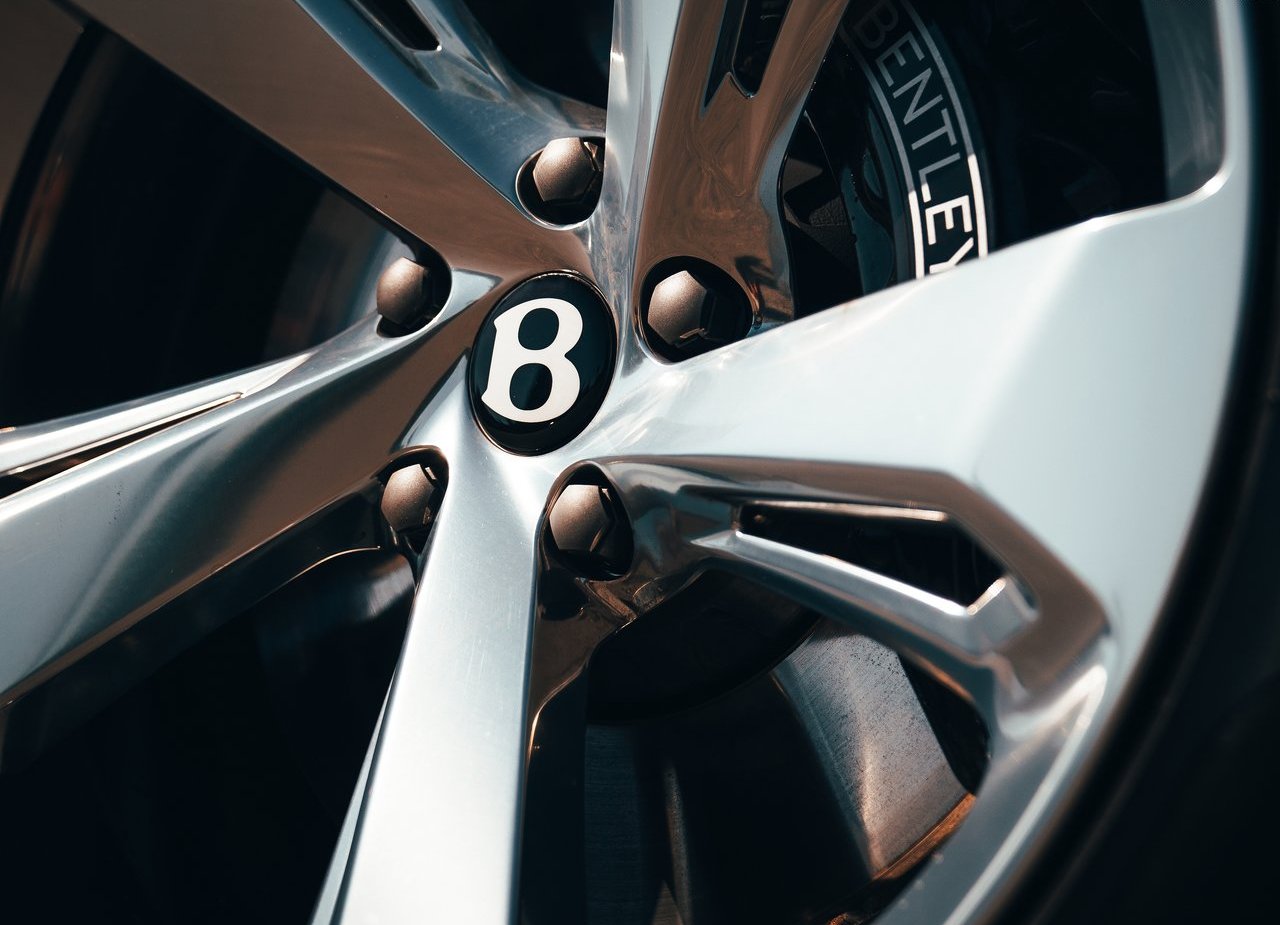 BENTLEY BENTAYGA HYBRID, foto 76