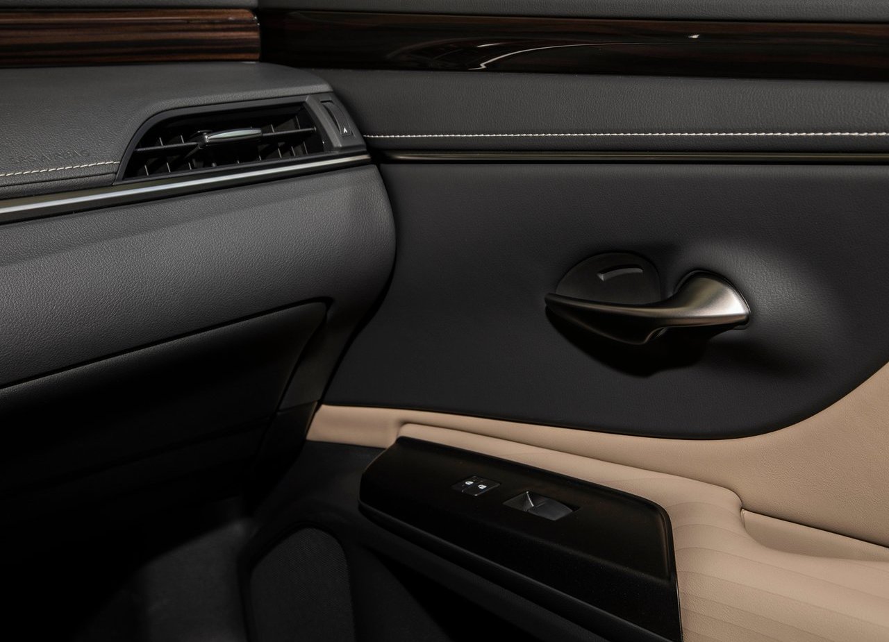 2019 - LEXUS ES, foto 186