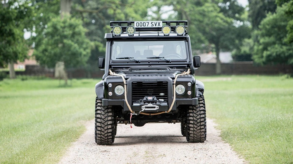 LAND ROVER DEFENDER SVX SPECTRE, foto 4