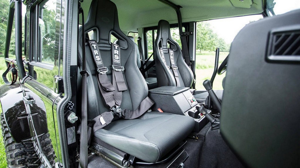 LAND ROVER DEFENDER SVX SPECTRE, foto 23