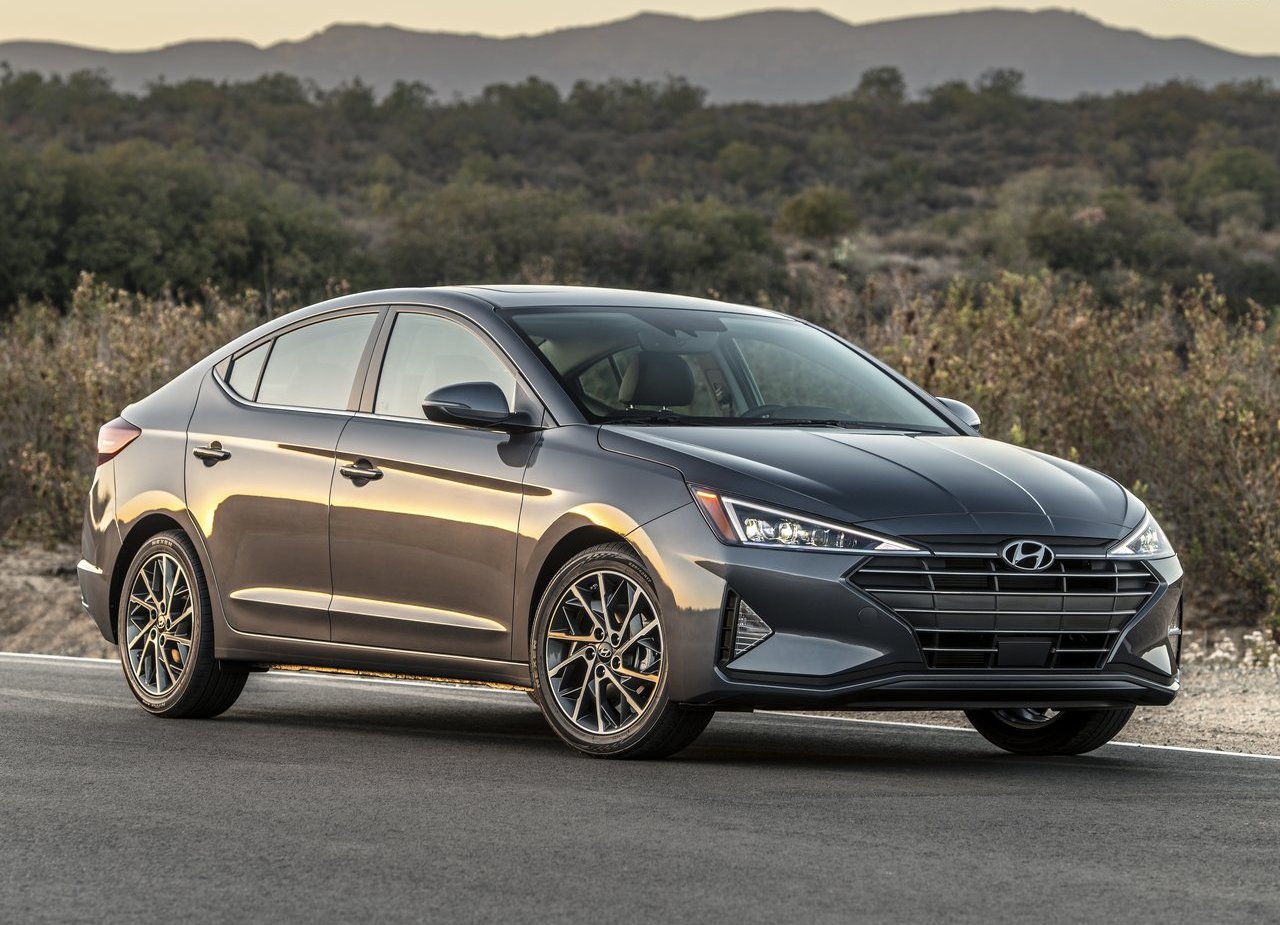 HYUNDAI ELANTRA, foto 1