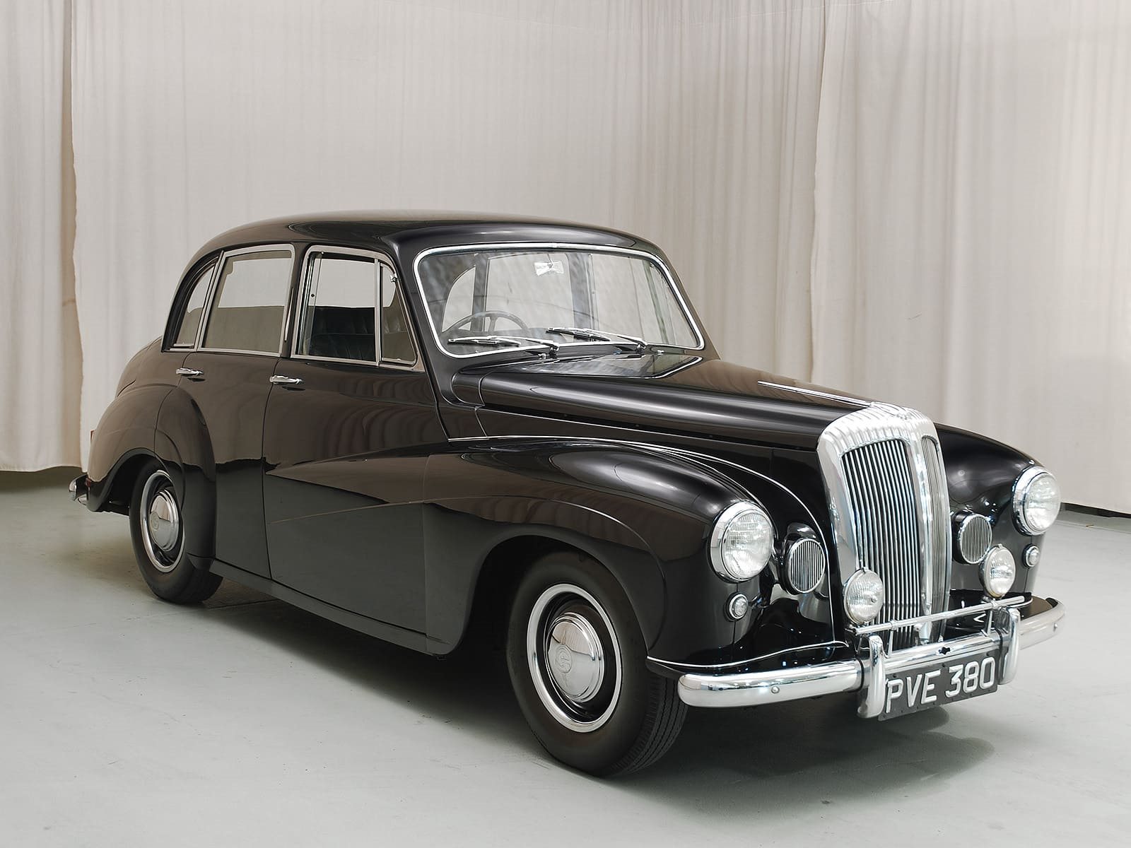 DAIMLER CONQUEST CENTURY SEDAN, foto 2