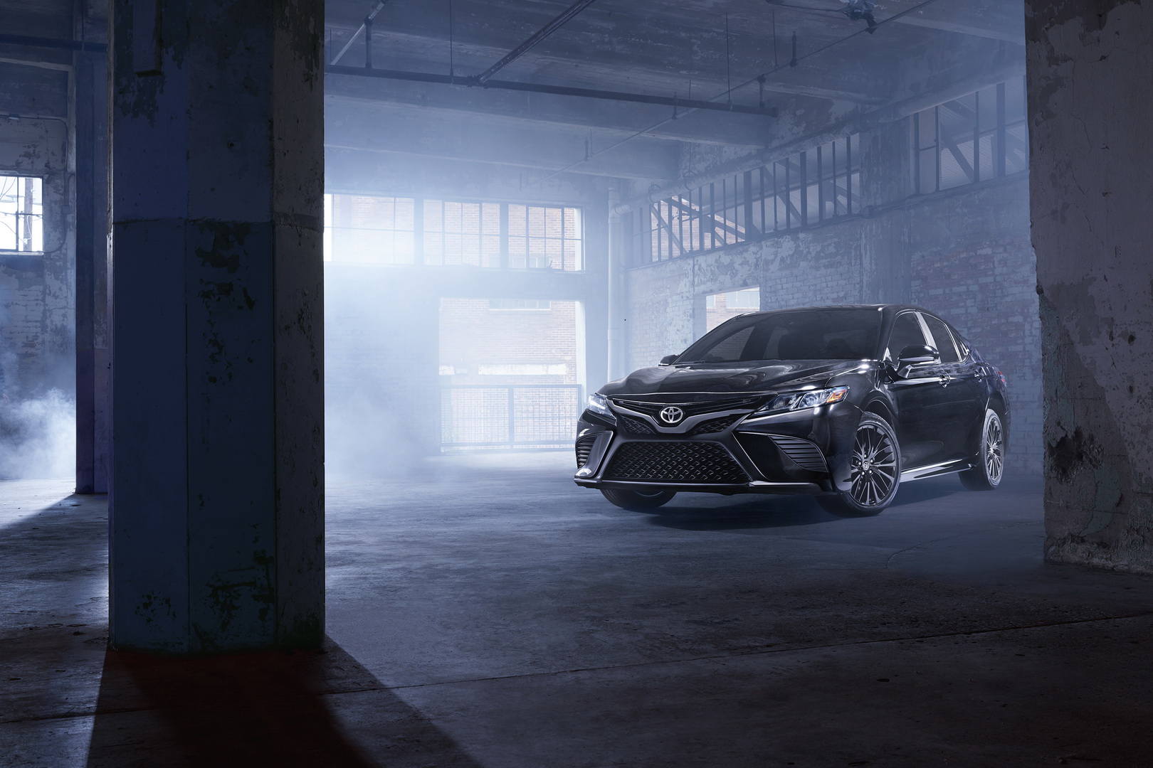 2019 - TOYOTA CAMRY & HIGHLANDER NIGHTSHADE EDITION, foto 2