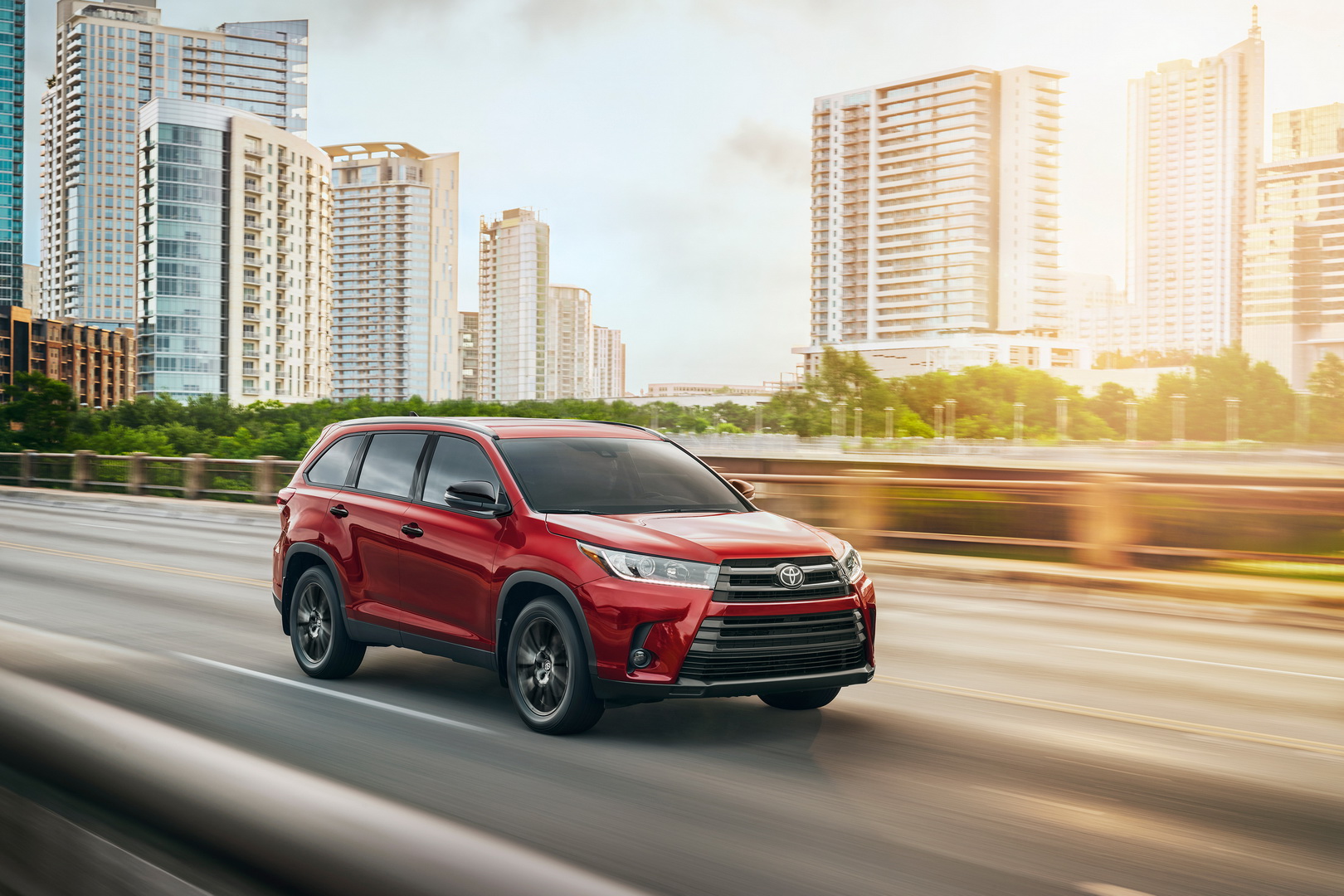 2019 - TOYOTA CAMRY & HIGHLANDER NIGHTSHADE EDITION, foto 3