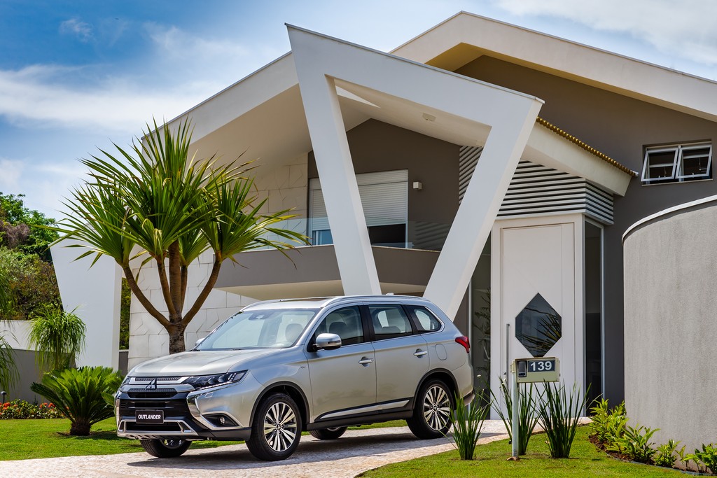 MITSUBISHI OUTLANDER, foto 1
