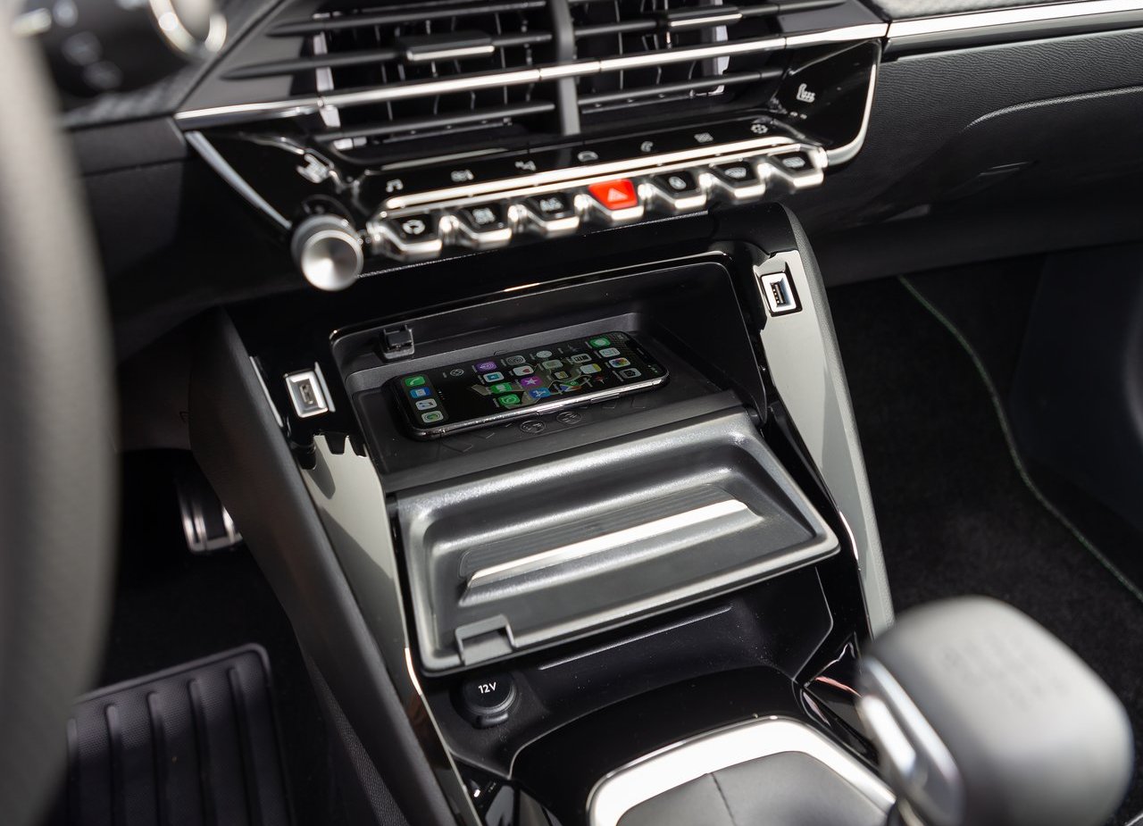 PEUGEOT 208, foto 152