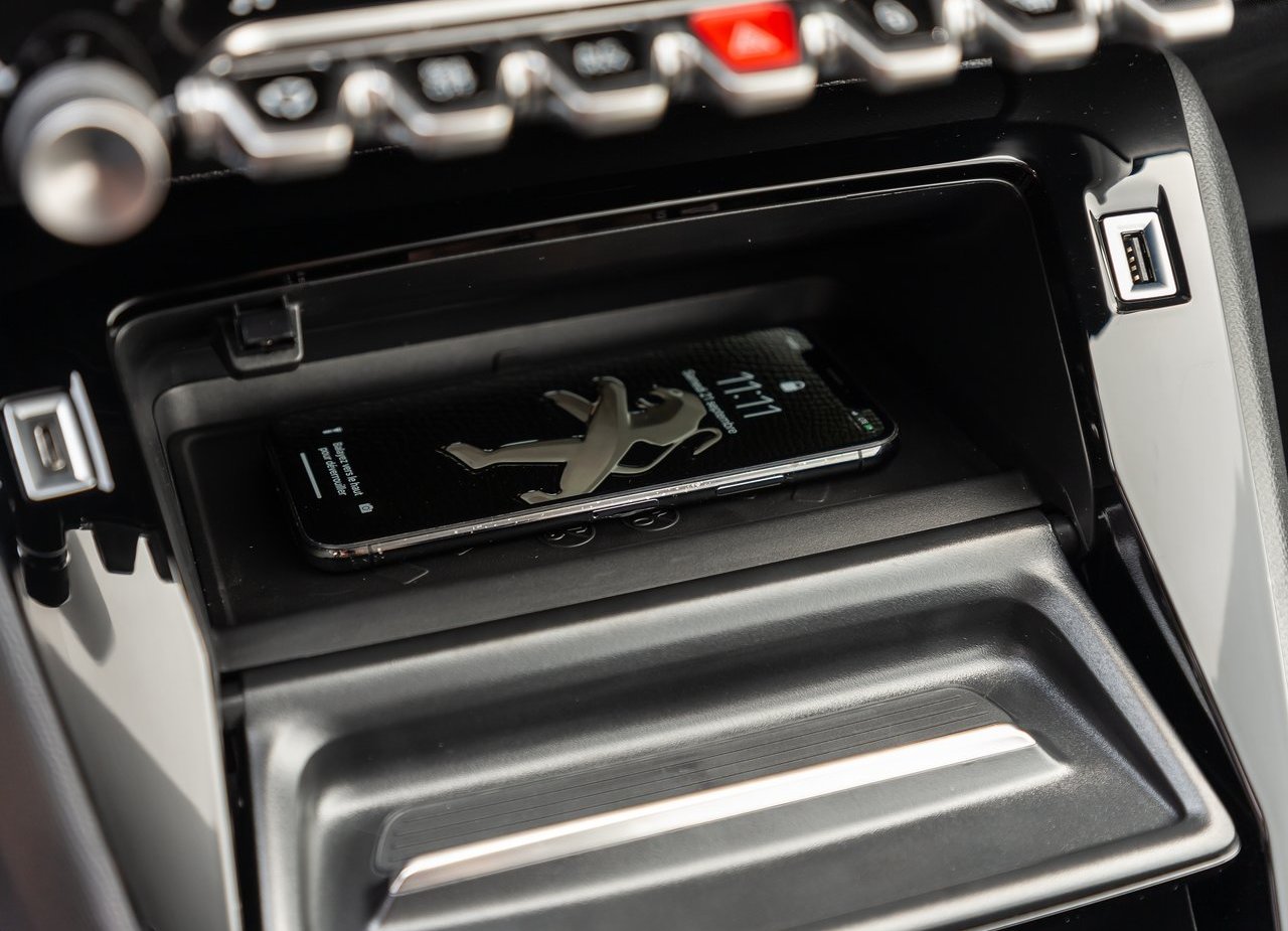 PEUGEOT 208, foto 156