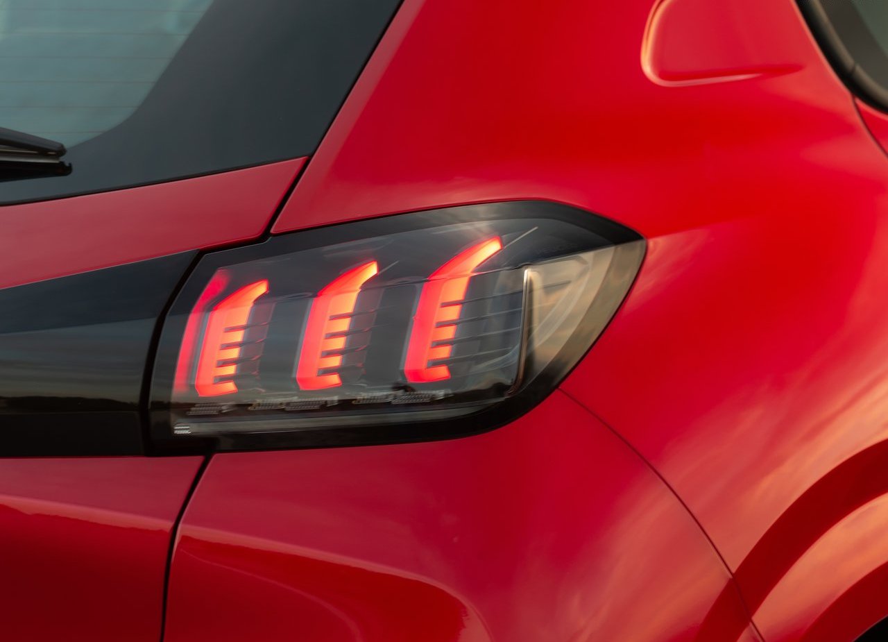 PEUGEOT 208, foto 189