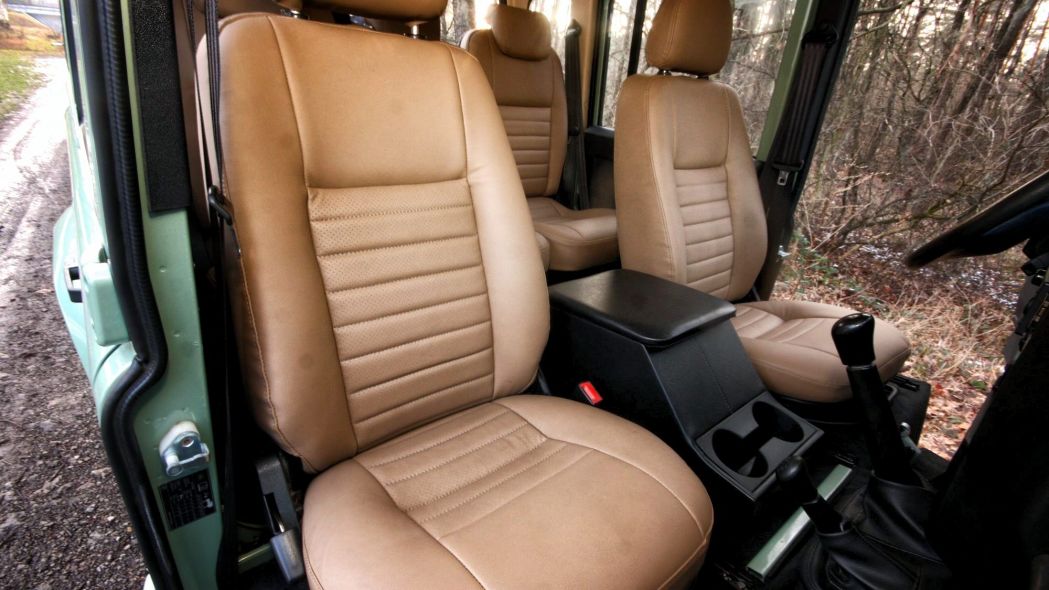 LAND ROVER DEFENDER HERITAGE EDITION BY LAND SERWIS, foto 16