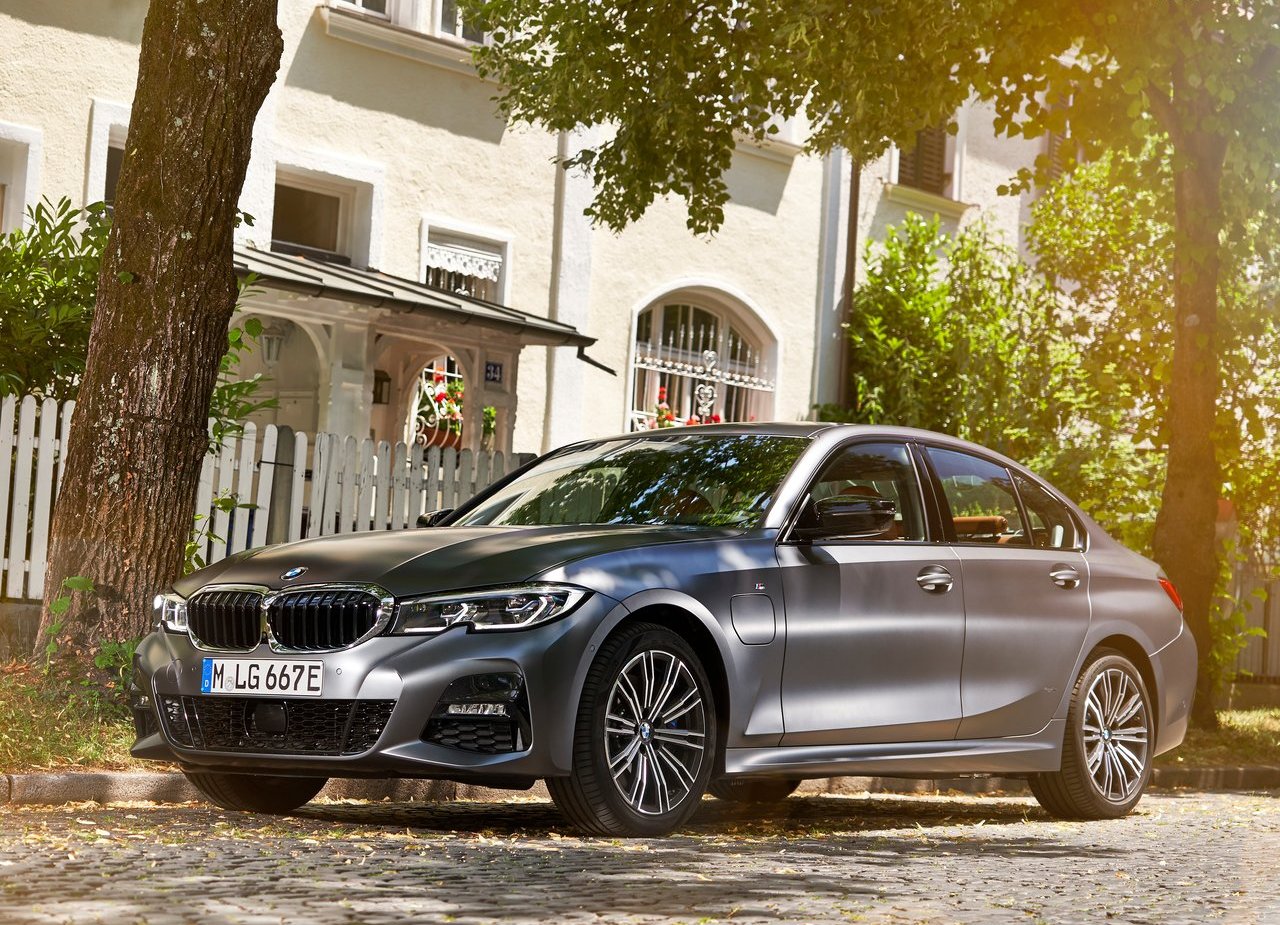 2019 - BMW 330e SEDAN, foto 2
