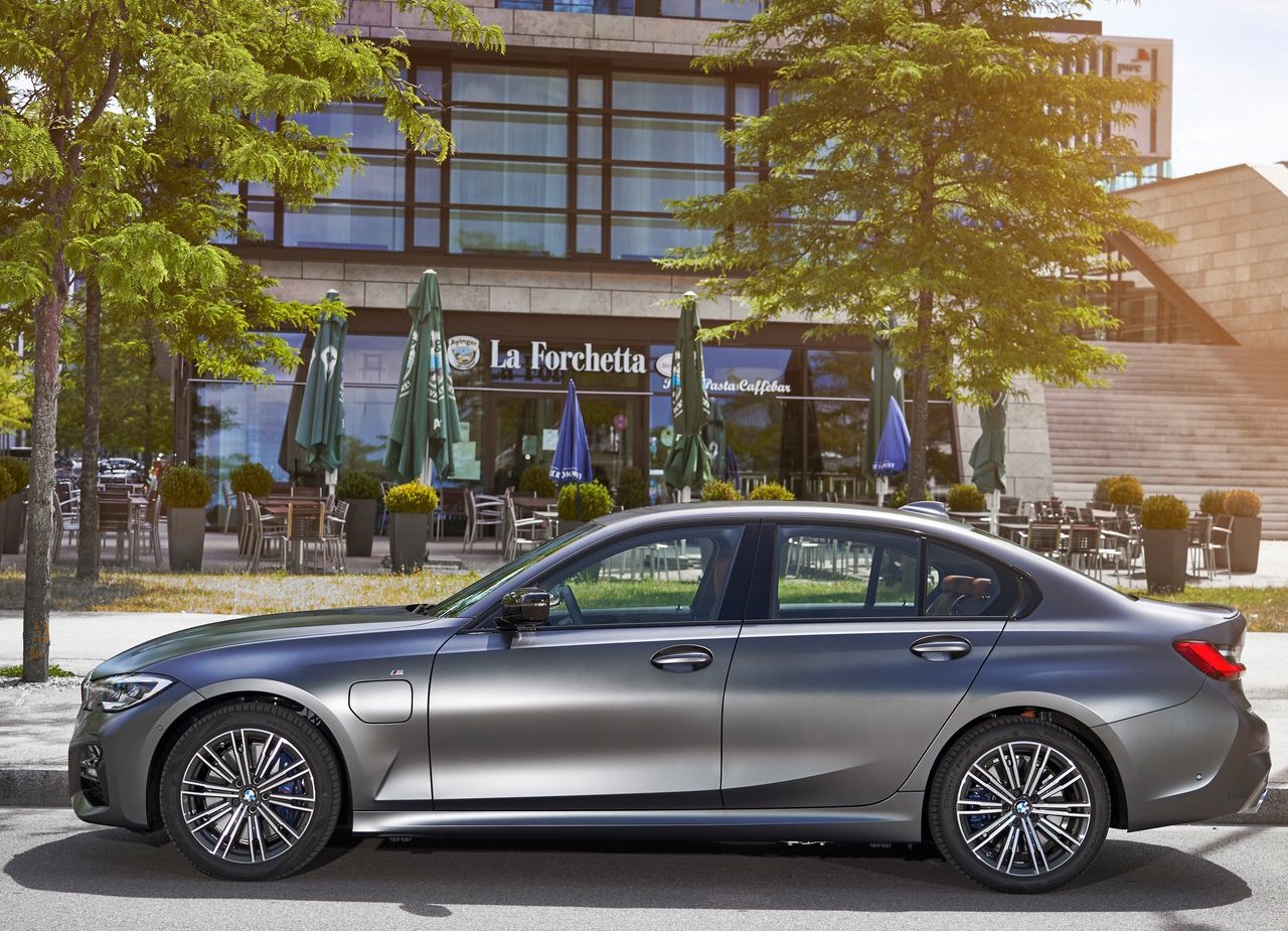 2019 - BMW 330e SEDAN, foto 32