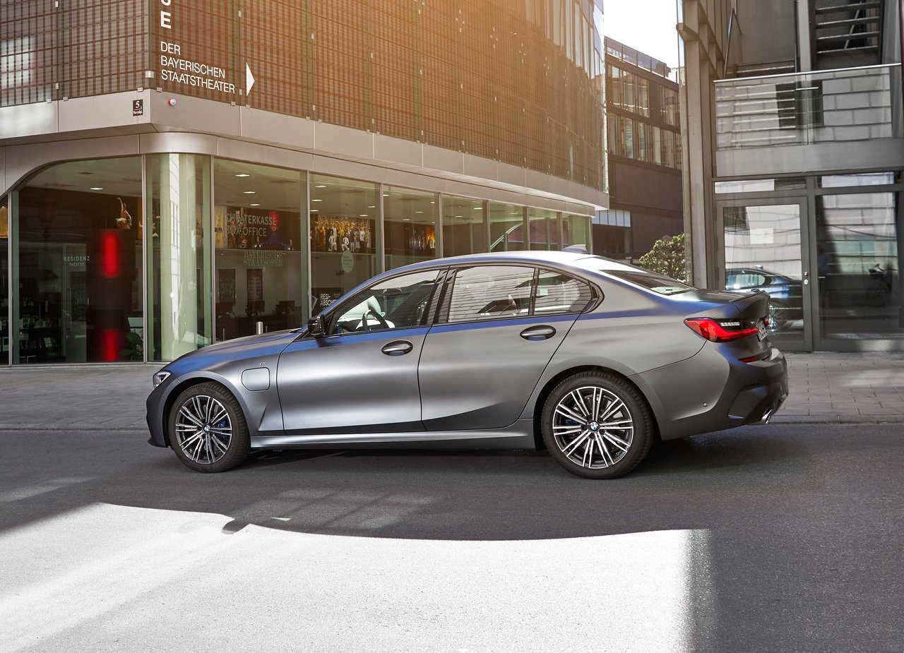 2019 - BMW 330e SEDAN, foto 38