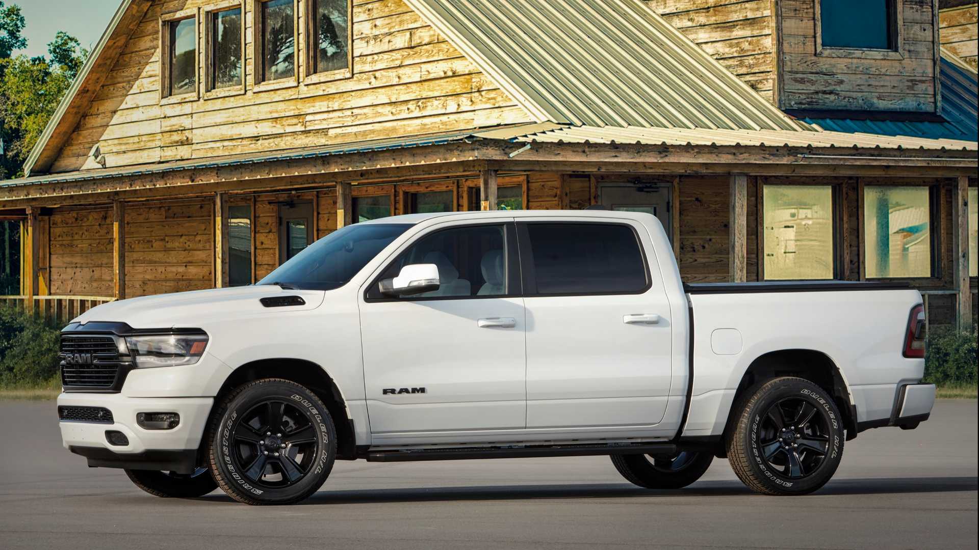 2020 - RAM 1500 NIGHT EDITION & REBEL BLACK PACKAGE, foto 3
