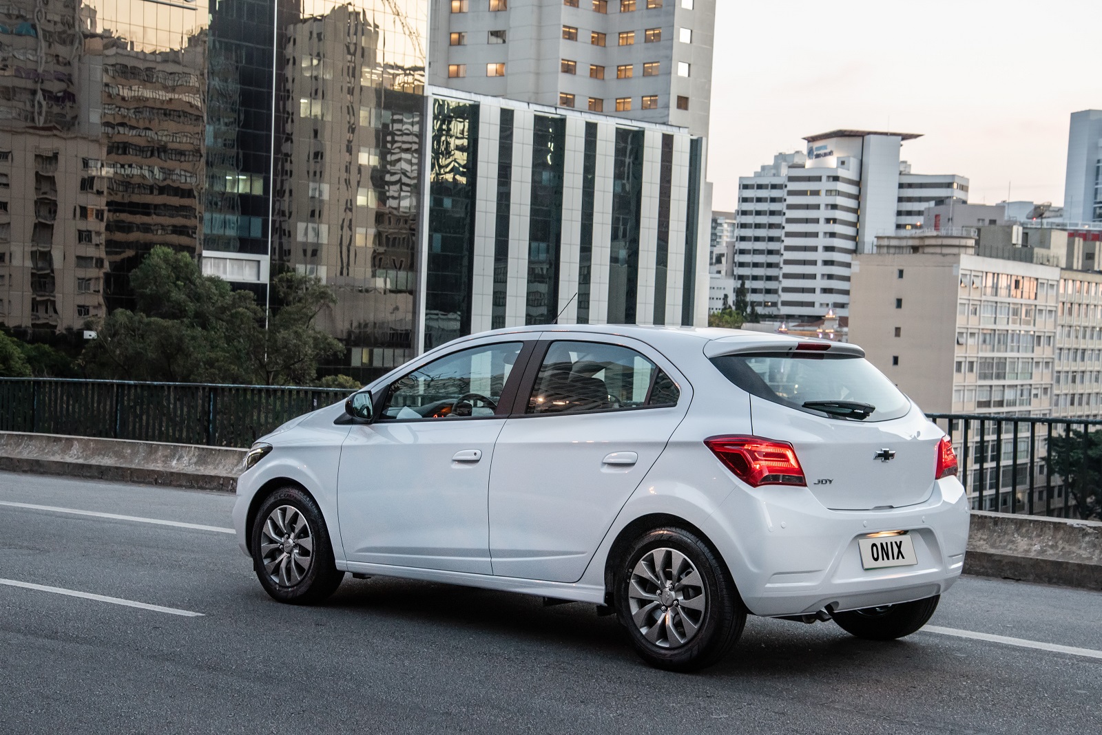 2020 - CHEVROLET ONIX JOY, foto 2