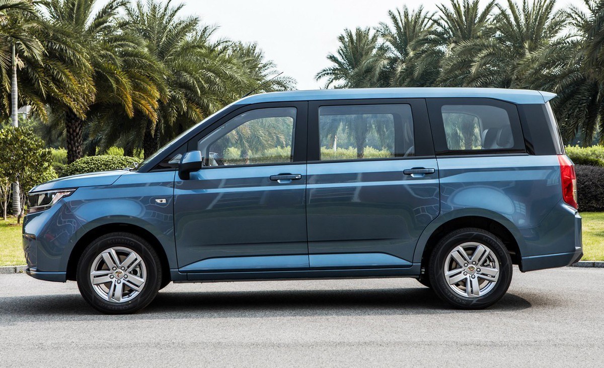 2019 - WULING HONGGUANG PLUS, foto 2