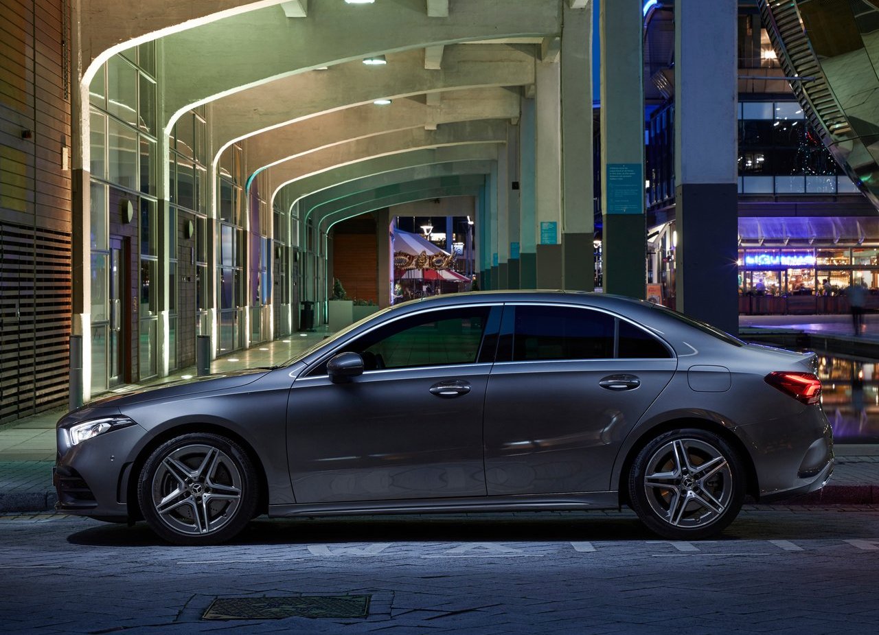 2019 - MERCEDES-BENZ A SEDAN UK VERSION, foto 9
