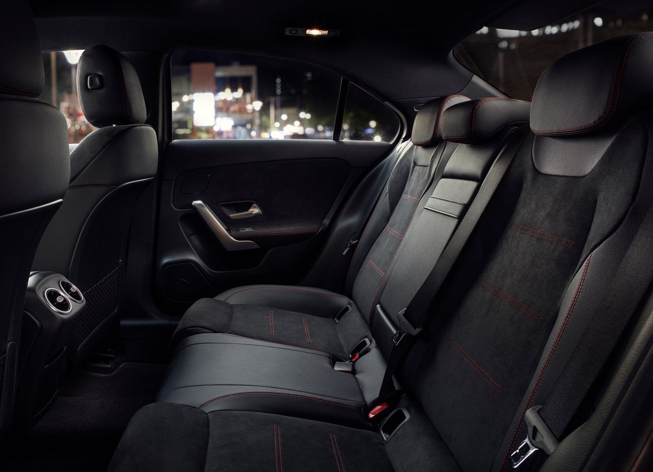 2019 - MERCEDES-BENZ A SEDAN UK VERSION, foto 35