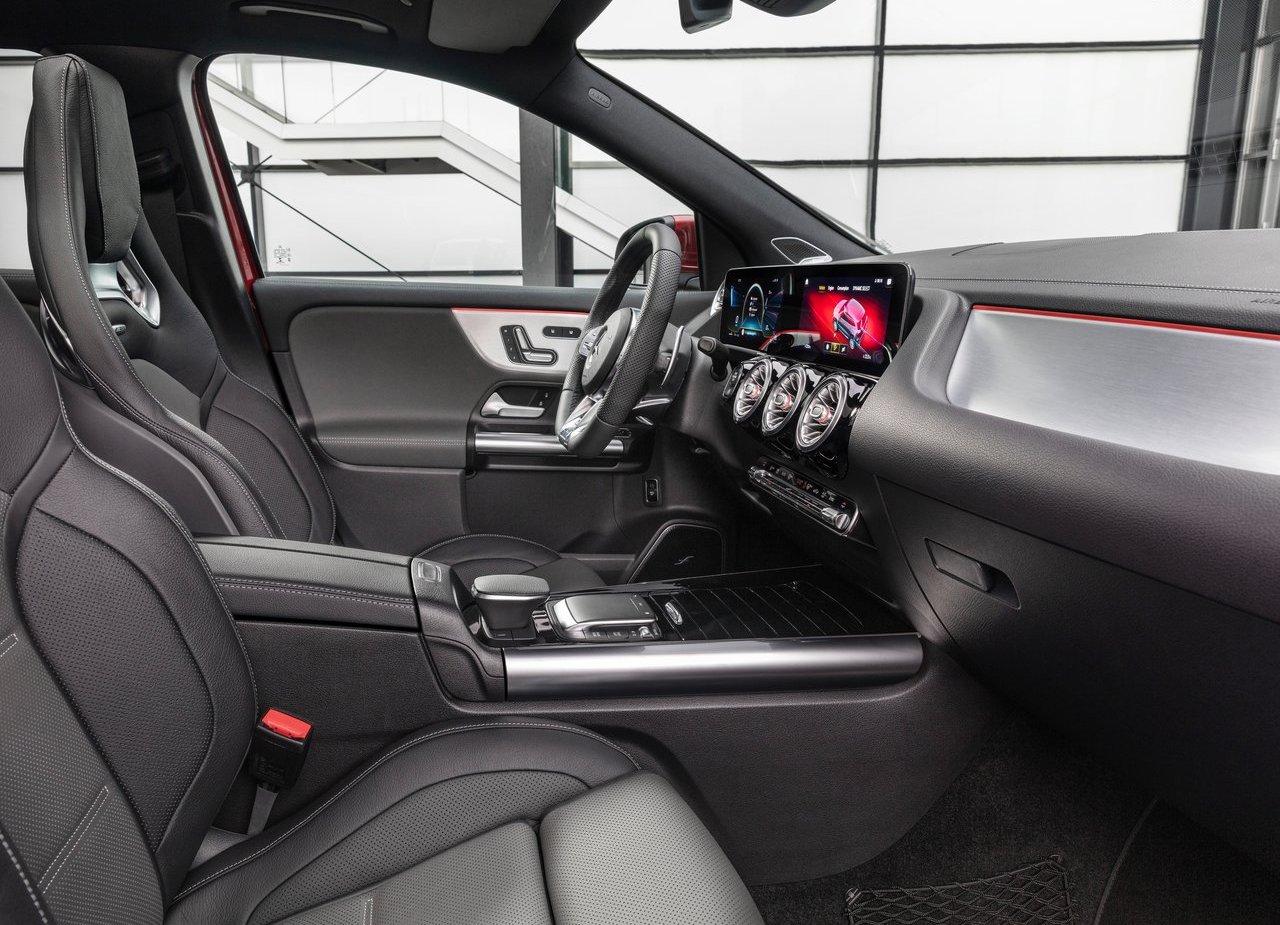 MERCEDES-AMG GLA 35, foto 16
