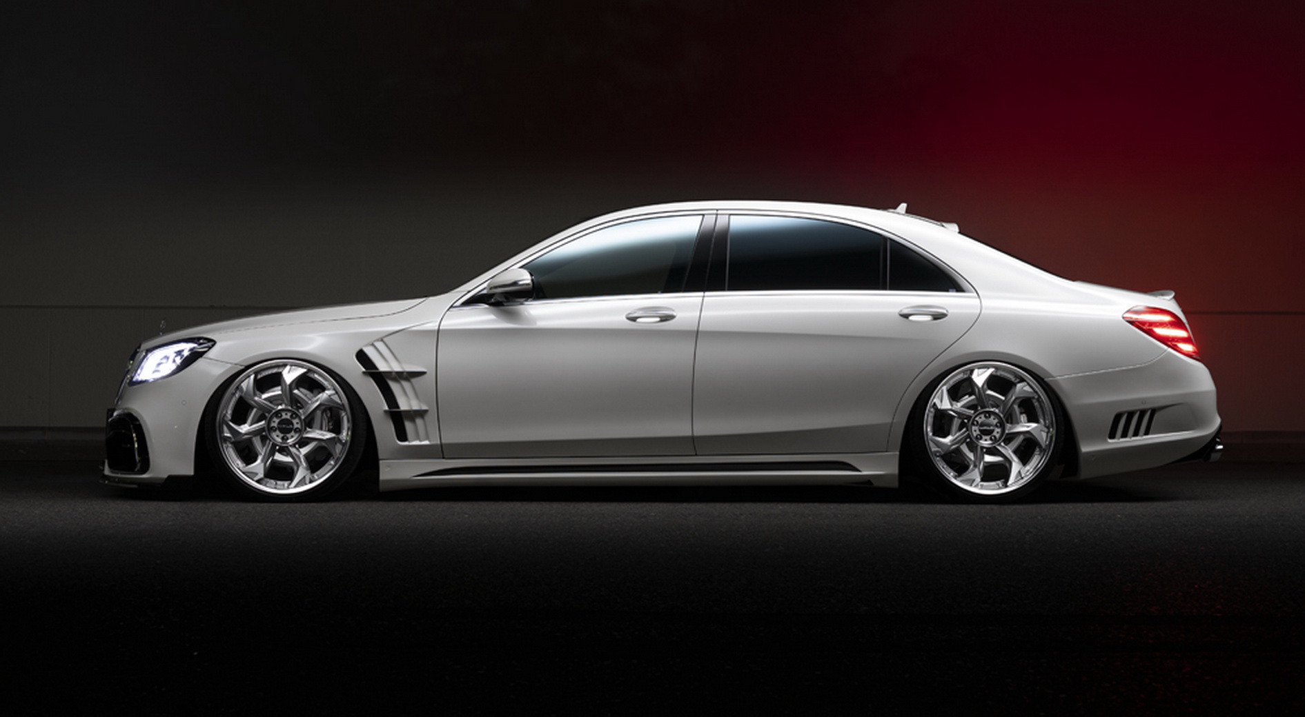 2017 - MERCEDES-BENZ S BLACK BISON BY WALD, foto 4