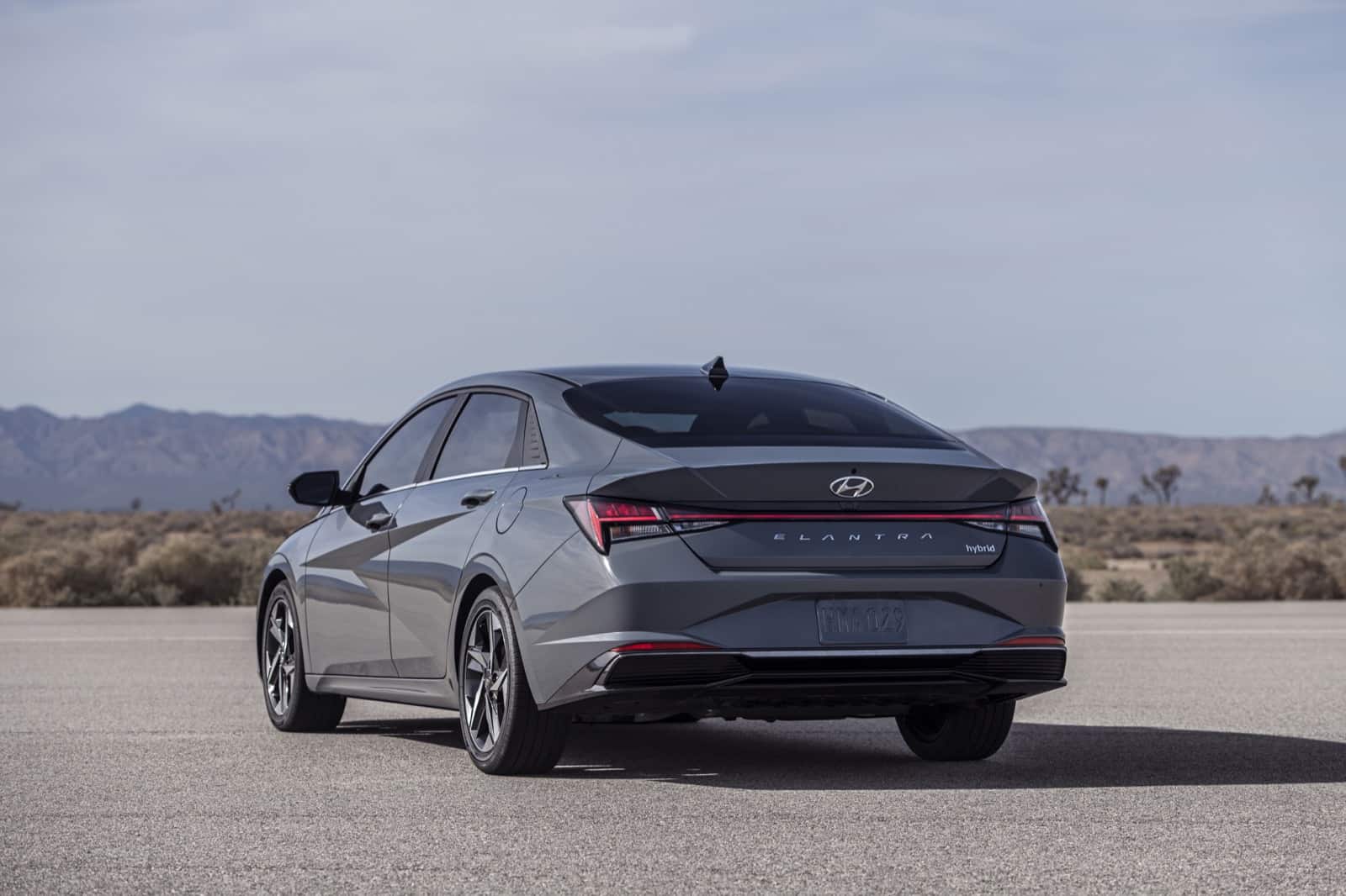 HYUNDAI ELANTRA HYBRID, foto 2