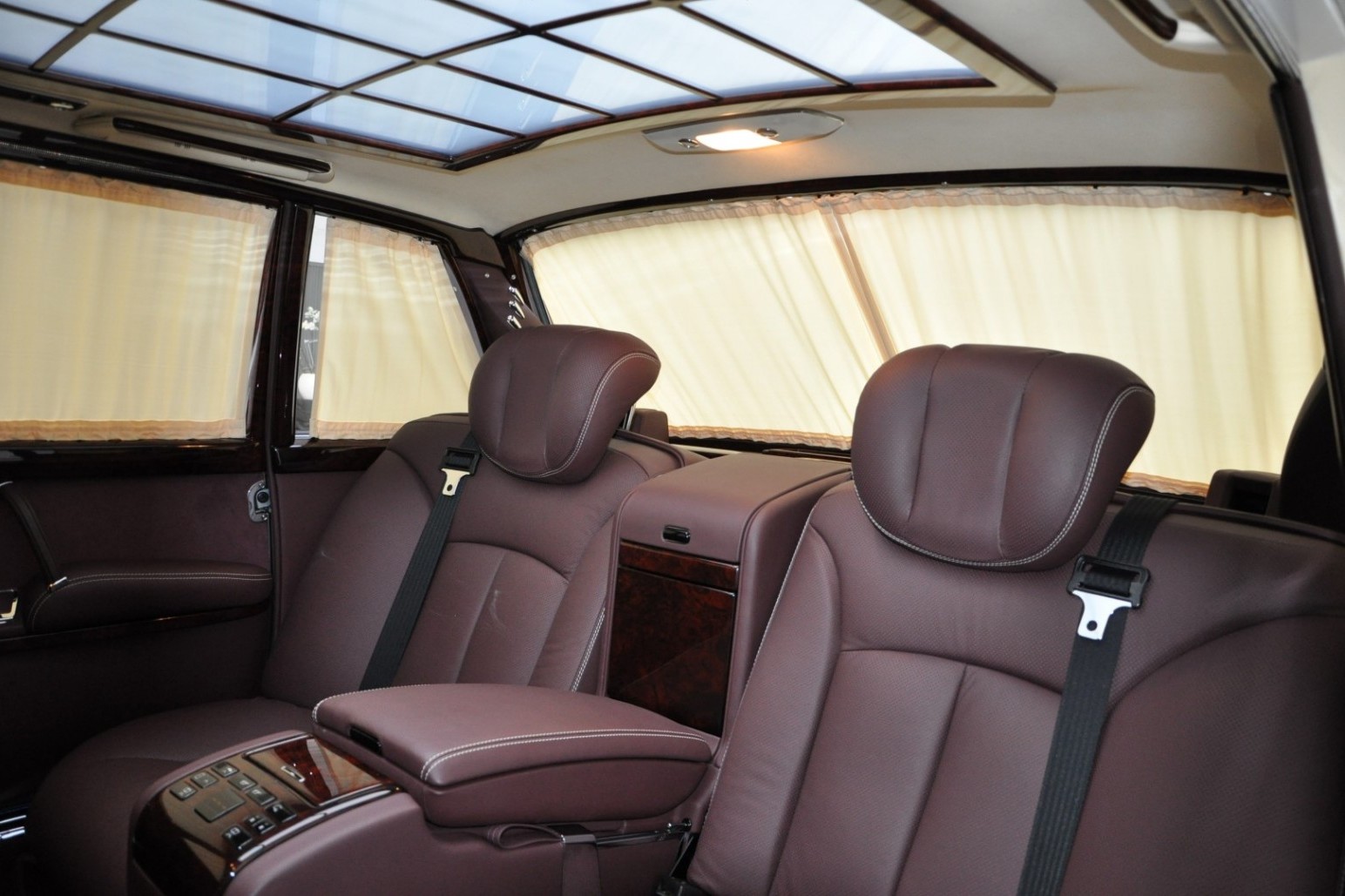 MERCEDES-BENZ 600 PULLMAN MAYBACH, foto 4