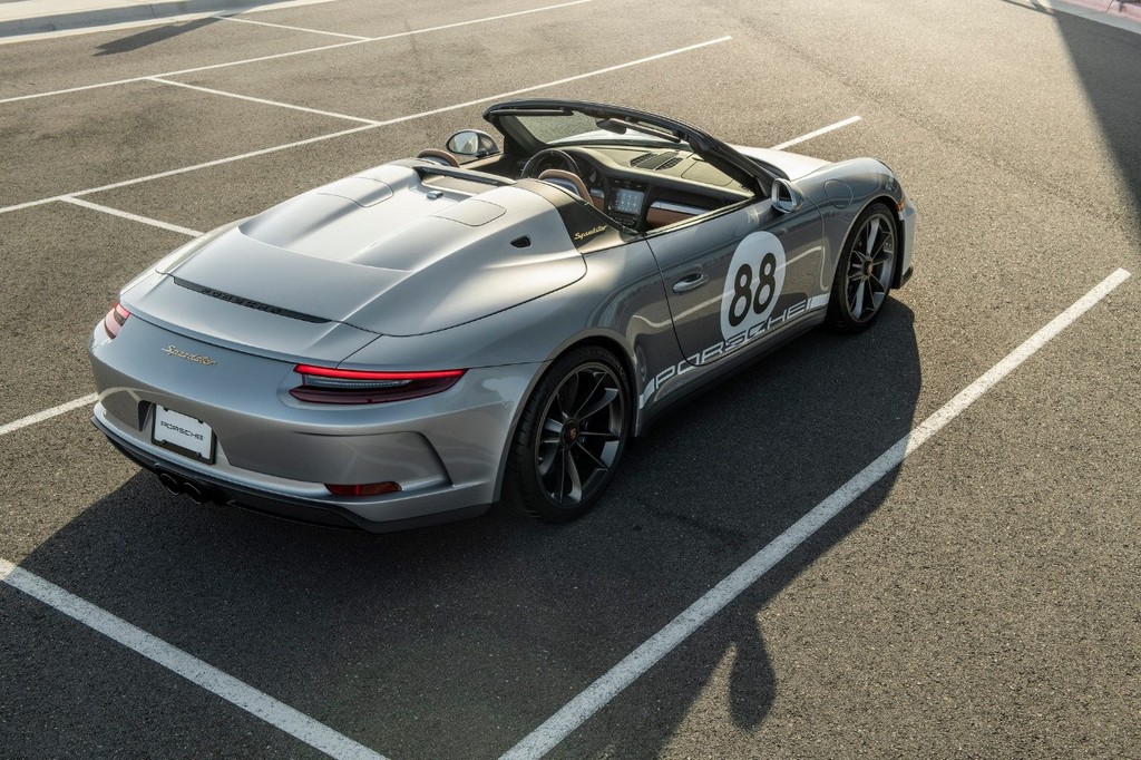 2020 - PORSCHE 911 SPEEDSTER HERITAGE DESIGN, foto 2