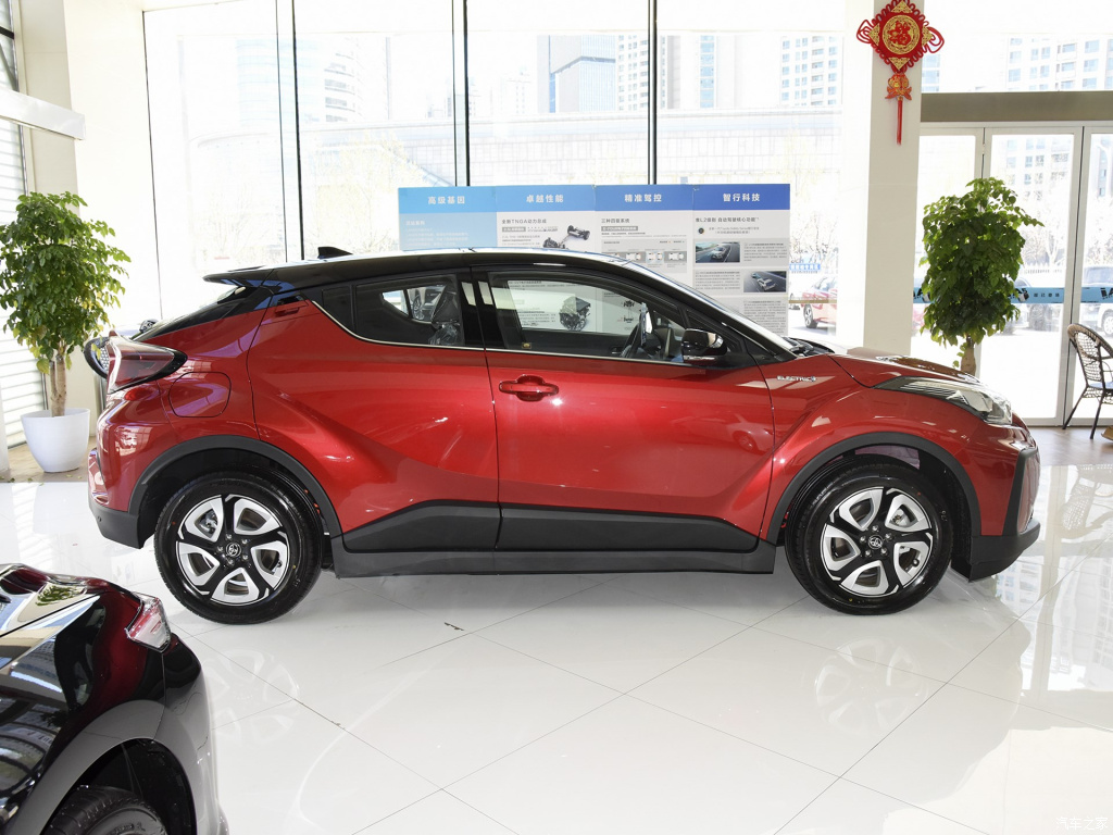 TOYOTA C-HR EV, foto 17