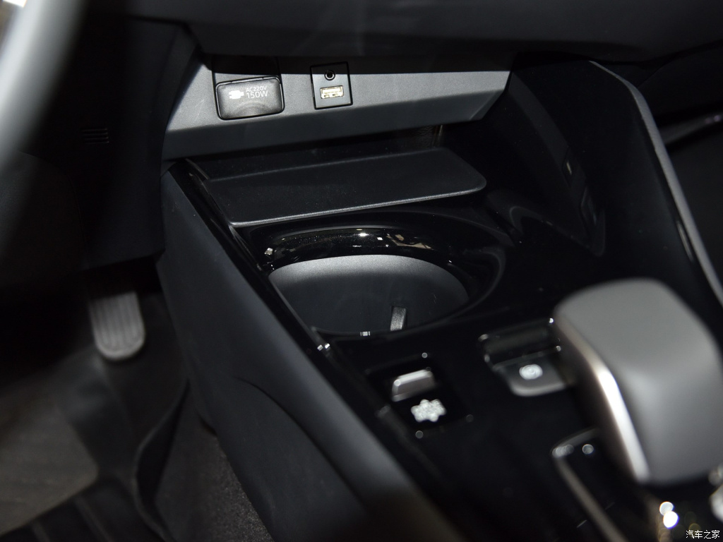 TOYOTA C-HR EV, foto 40