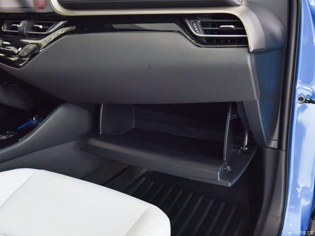 TOYOTA C-HR EV, foto 63